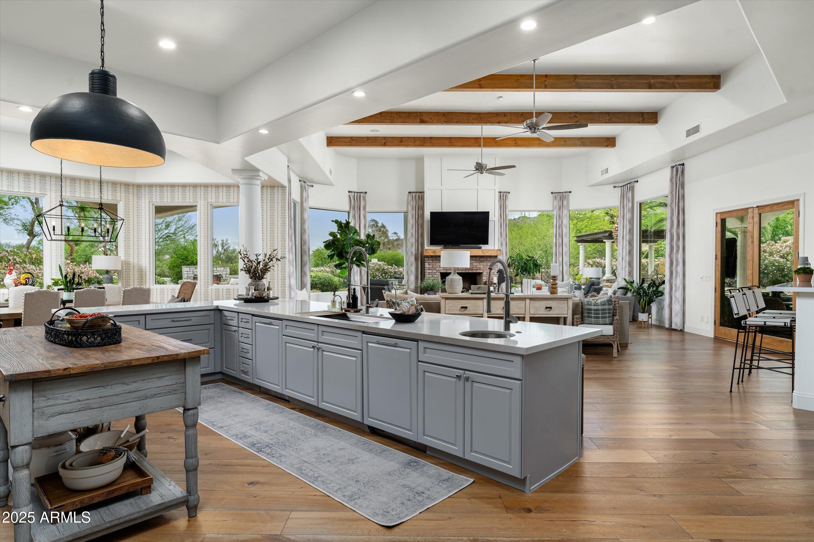 8229 N RIDGEVIEW Drive