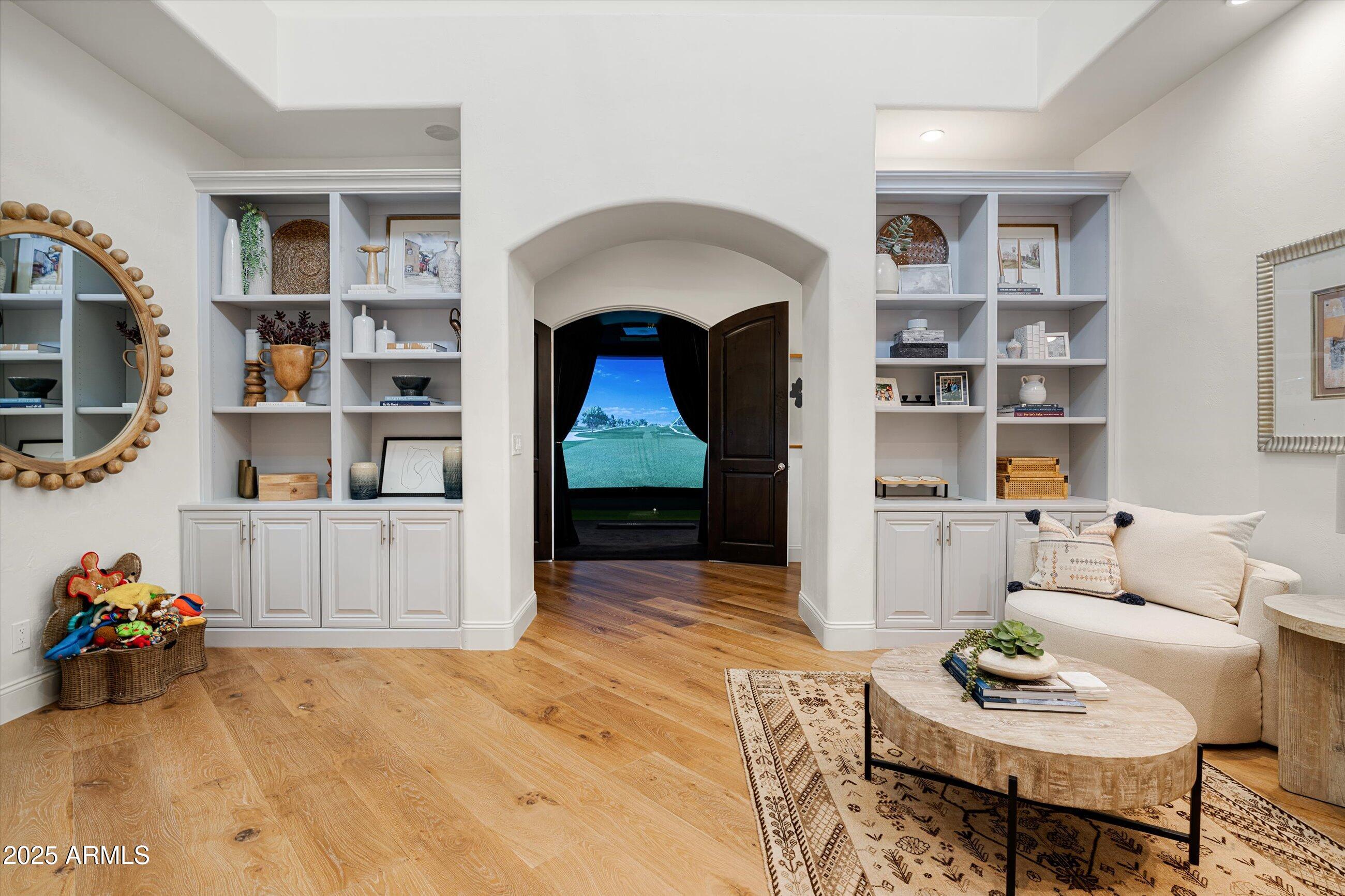 8229 N RIDGEVIEW Drive