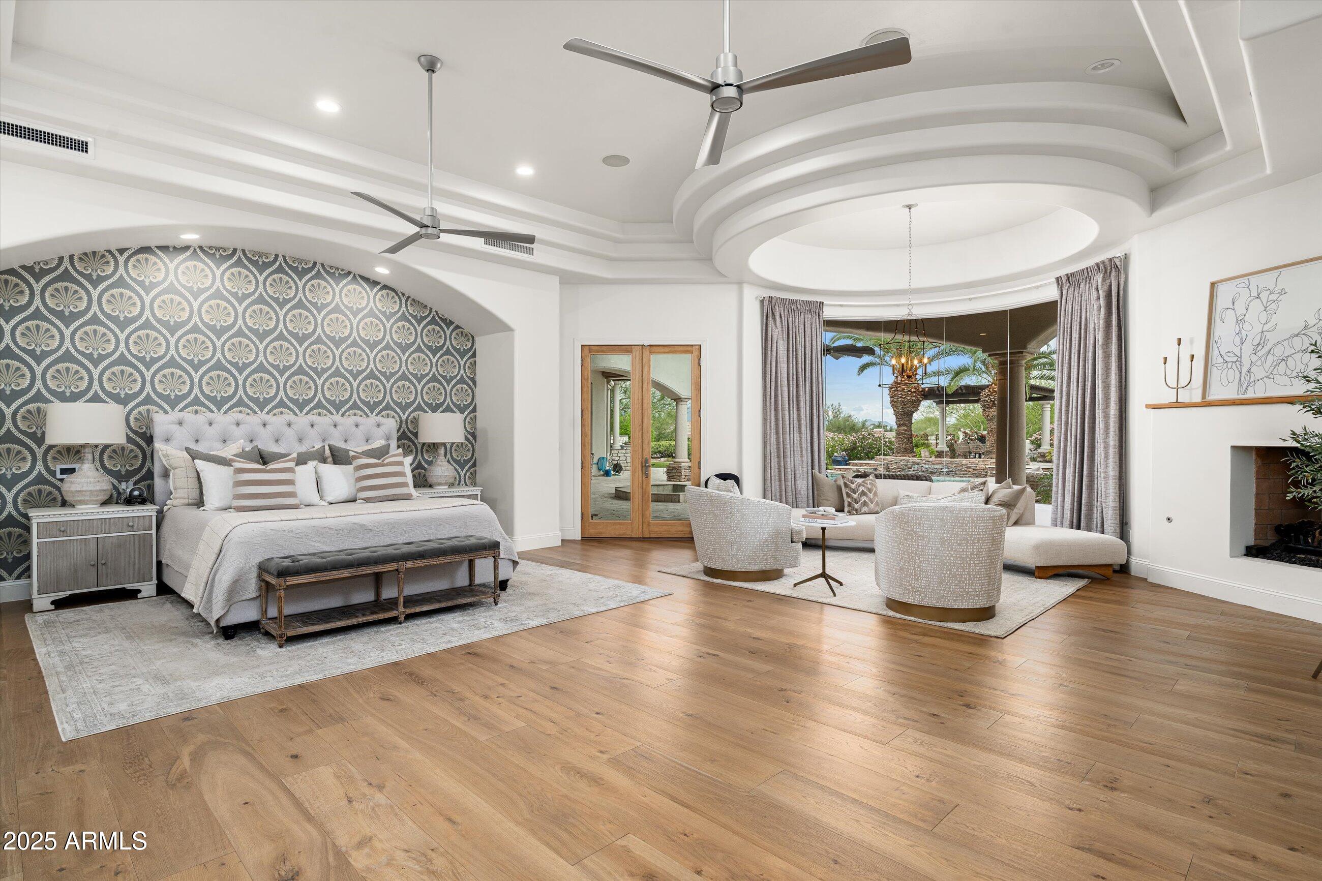 8229 N RIDGEVIEW Drive