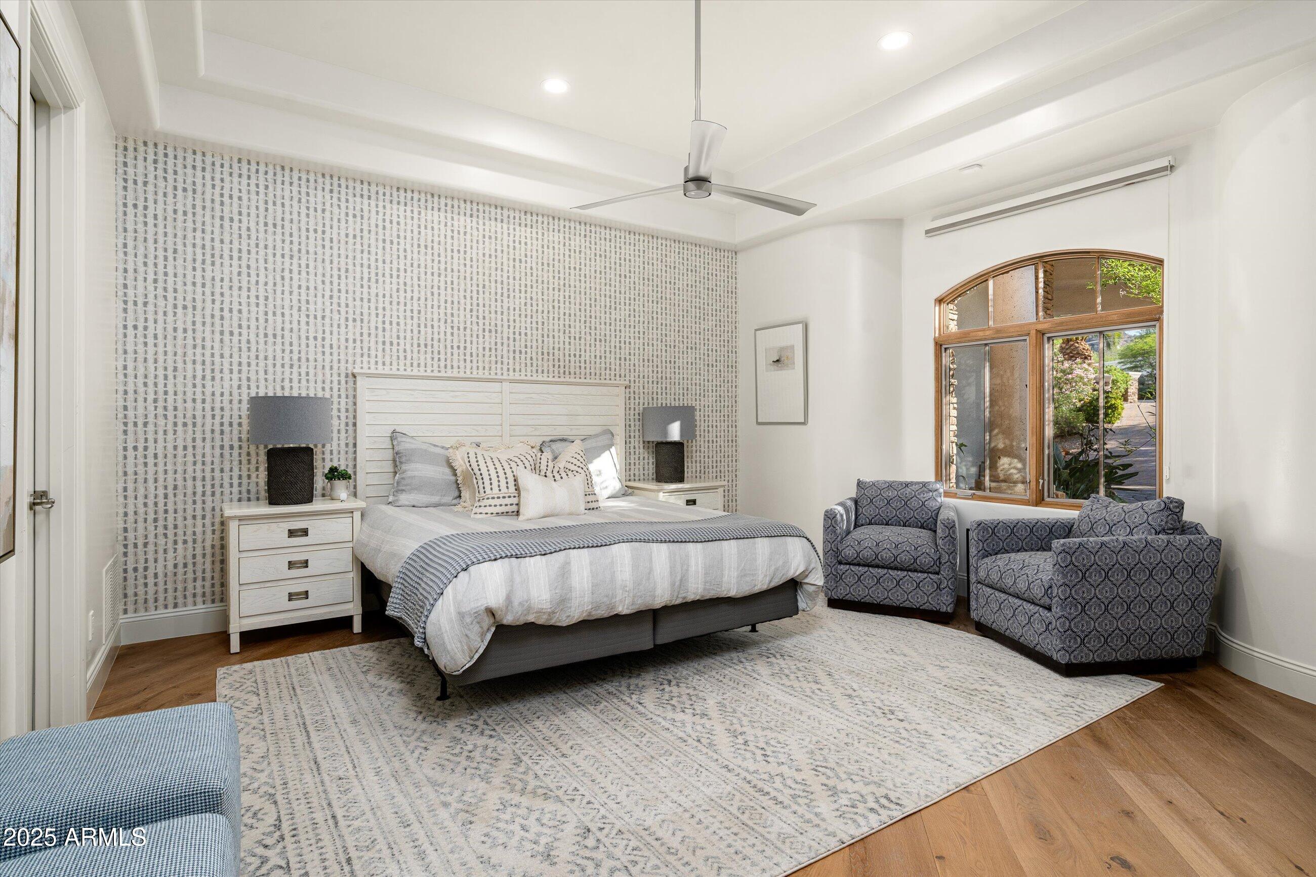 8229 N RIDGEVIEW Drive