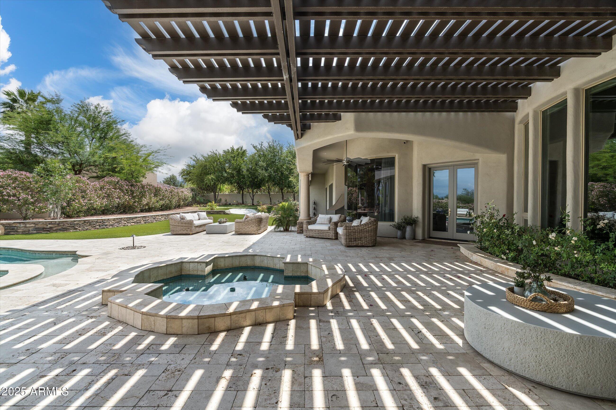 8229 N RIDGEVIEW Drive