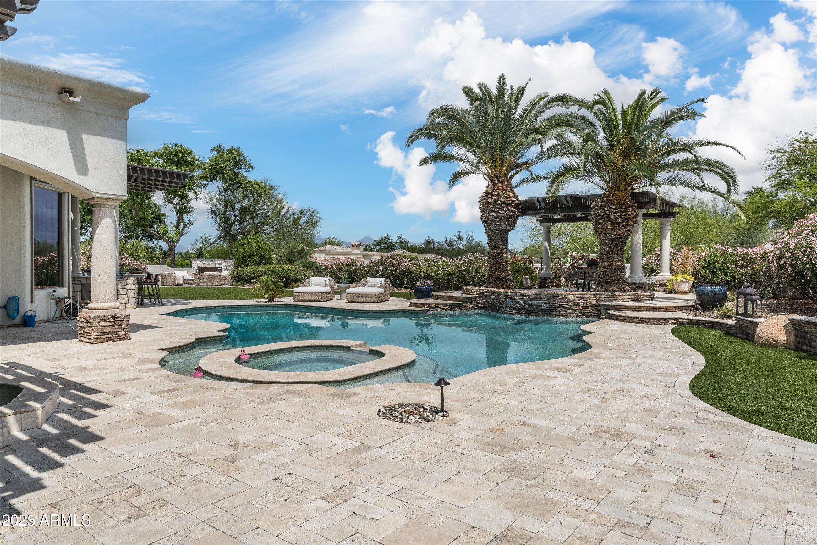 8229 N RIDGEVIEW Drive