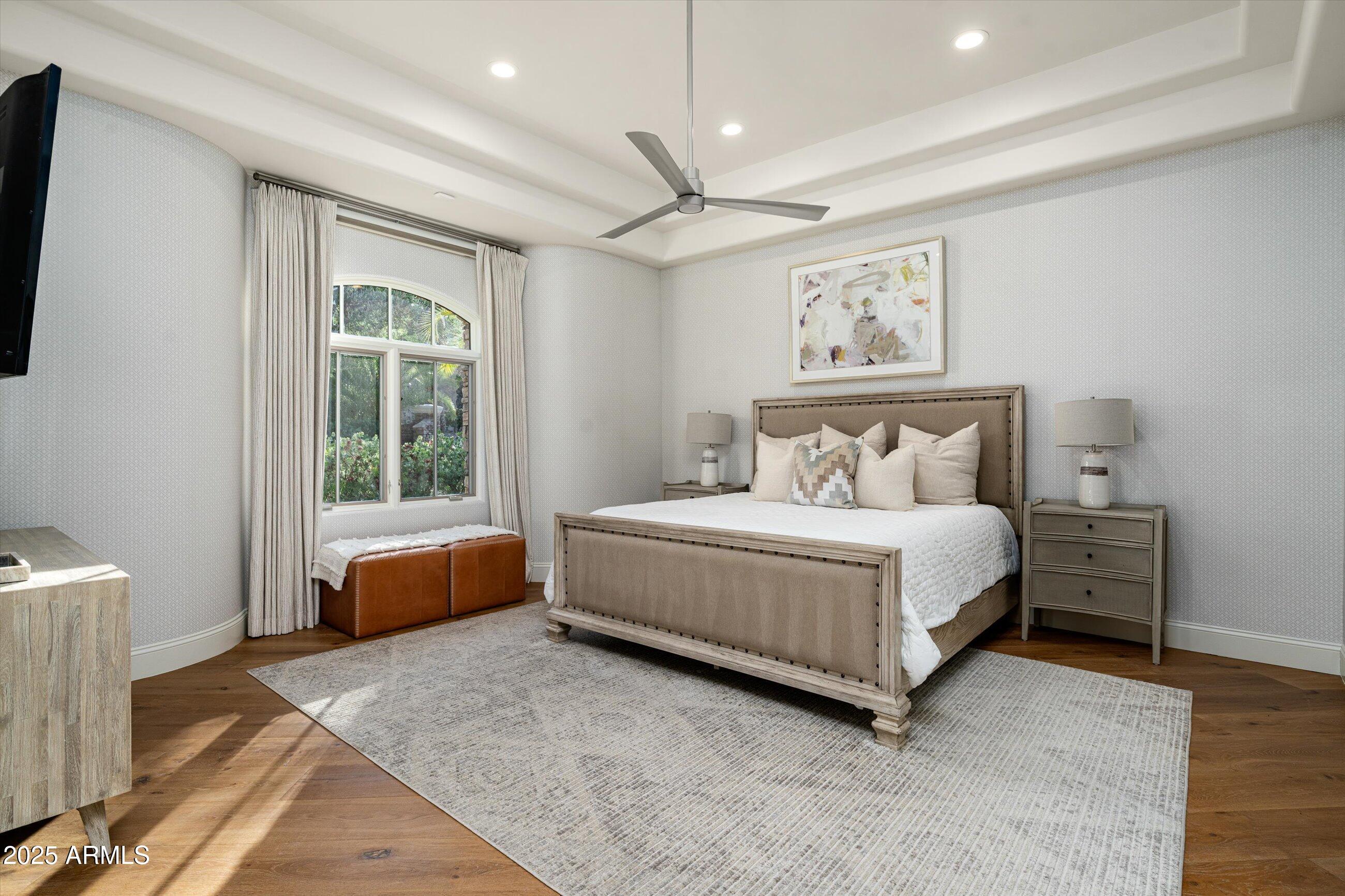 8229 N RIDGEVIEW Drive