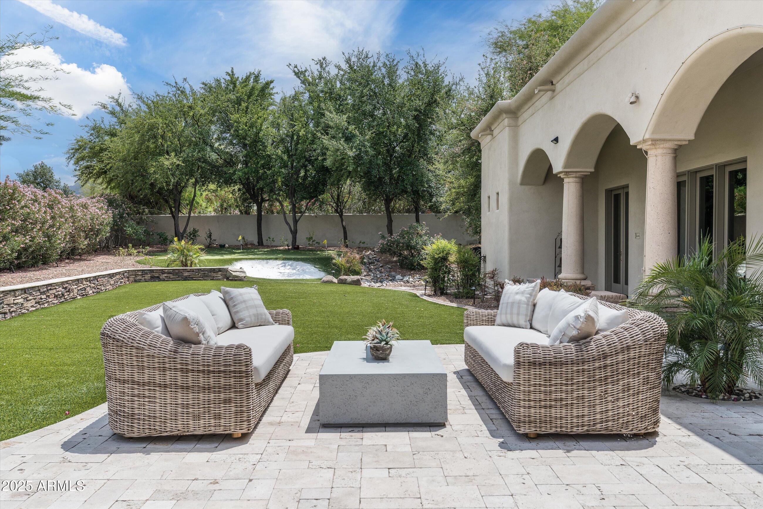 8229 N RIDGEVIEW Drive