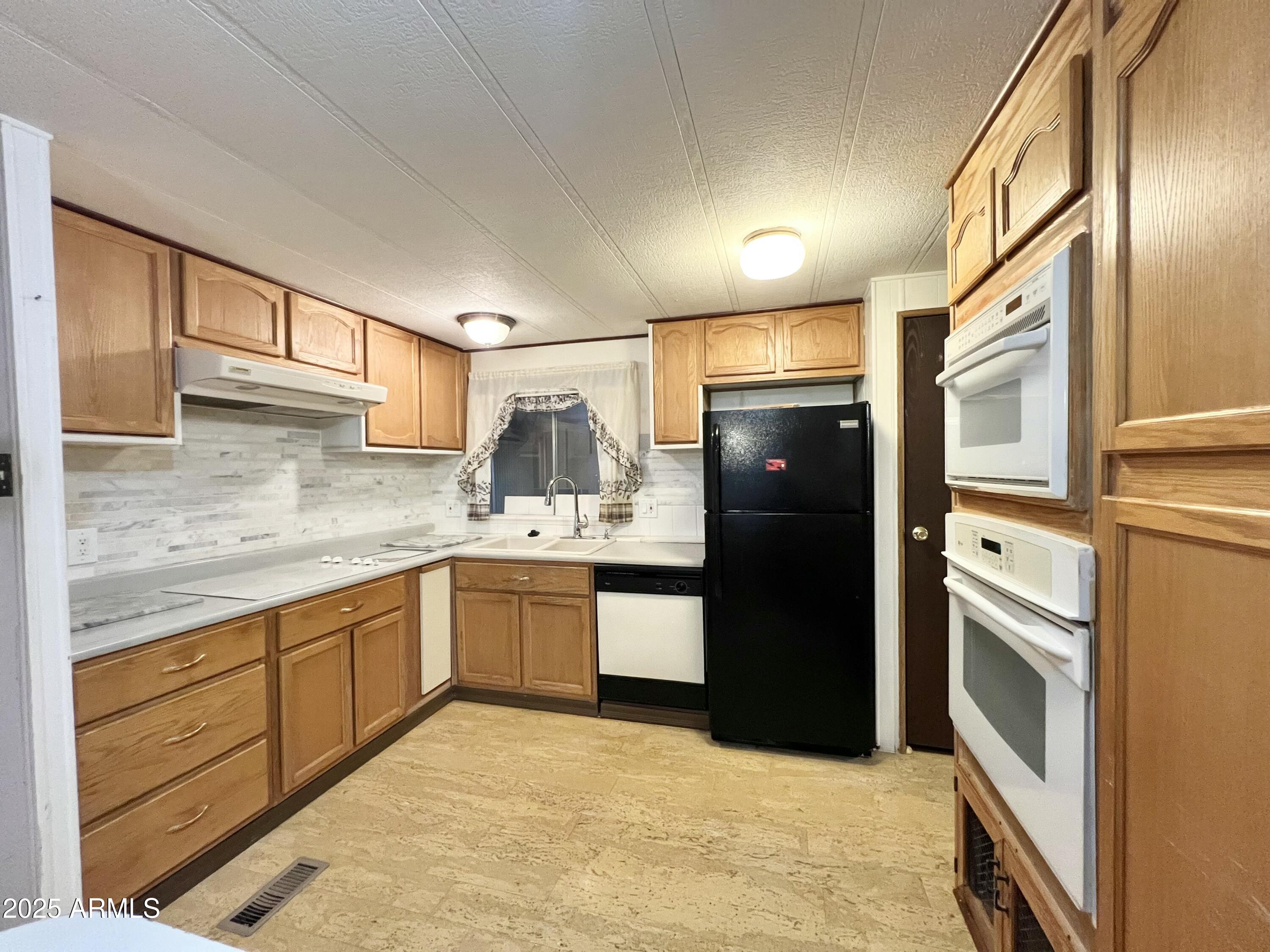 10201 N 99TH Avenue, 160