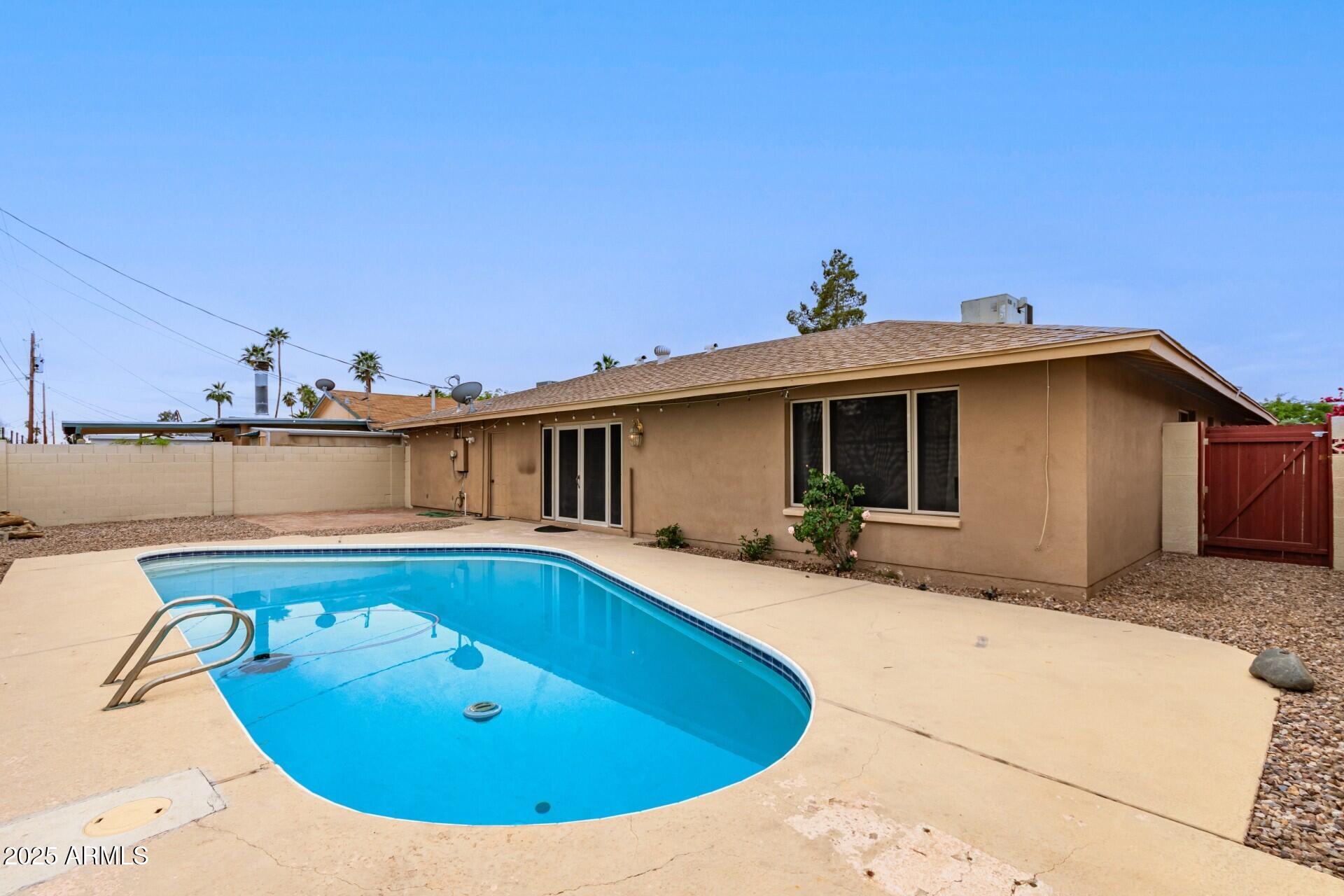 3613 S KENNETH Place