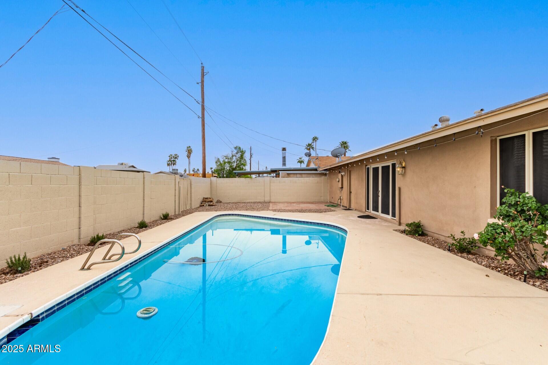 3613 S KENNETH Place