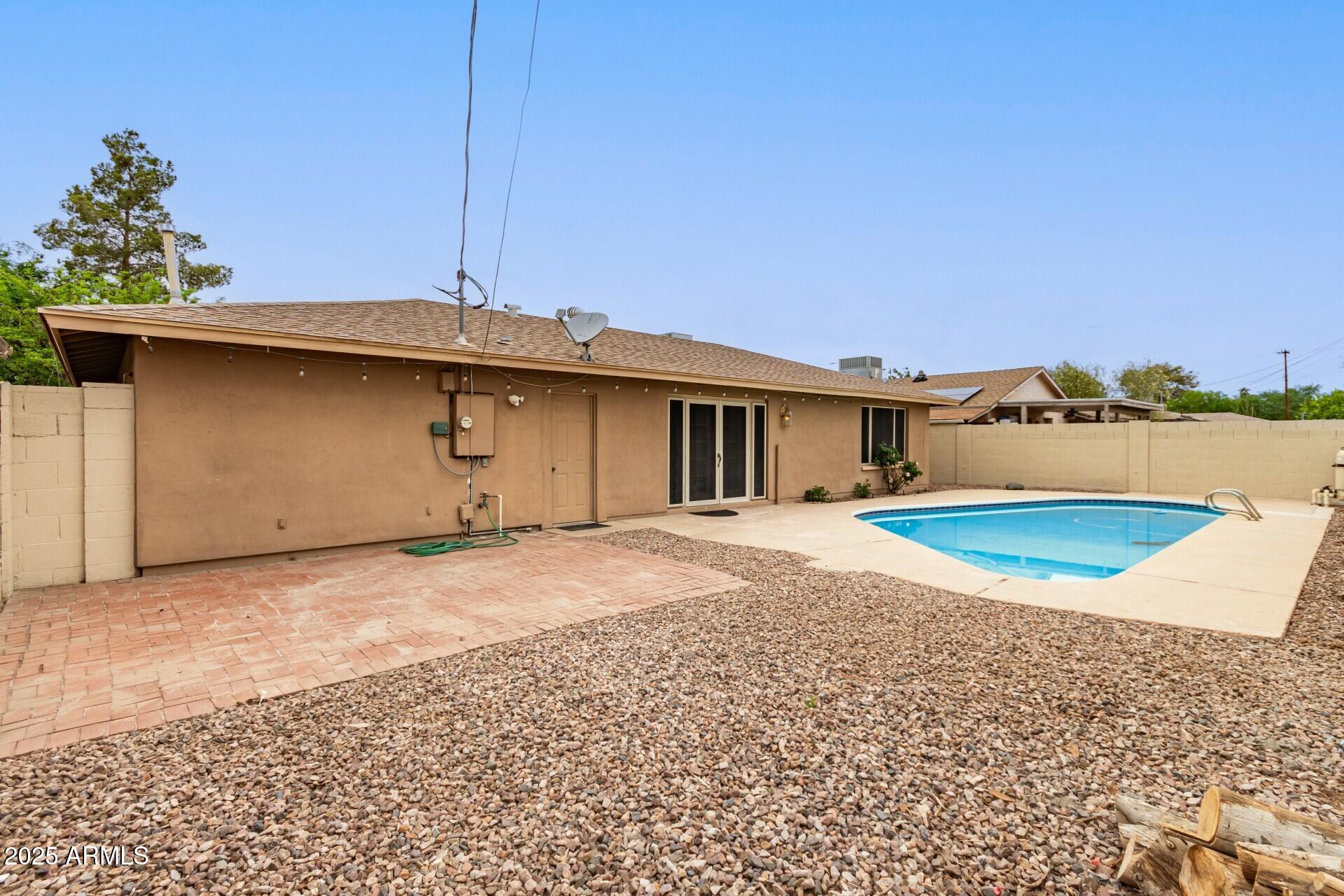 3613 S KENNETH Place