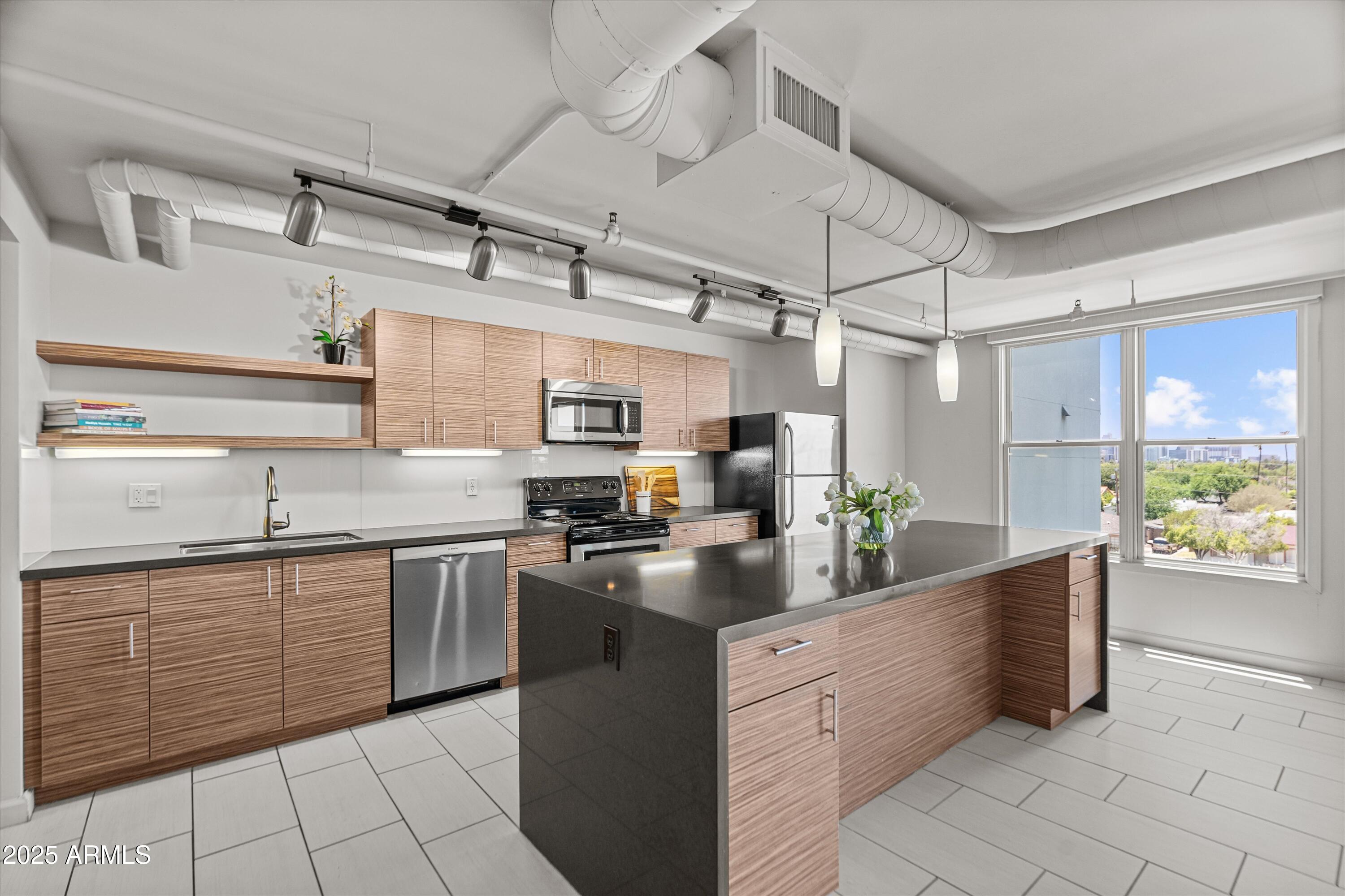 535 W THOMAS Road, 407
