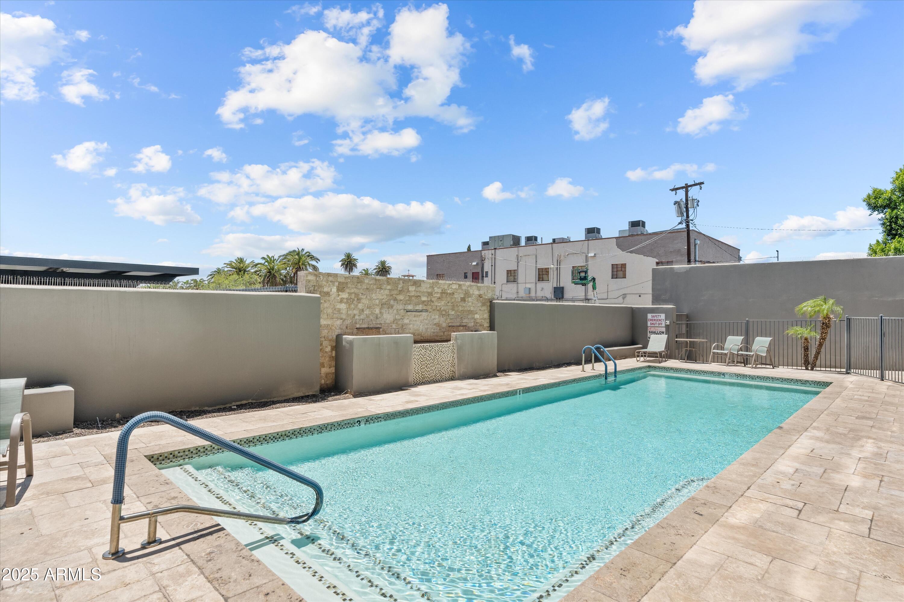 535 W THOMAS Road, 407