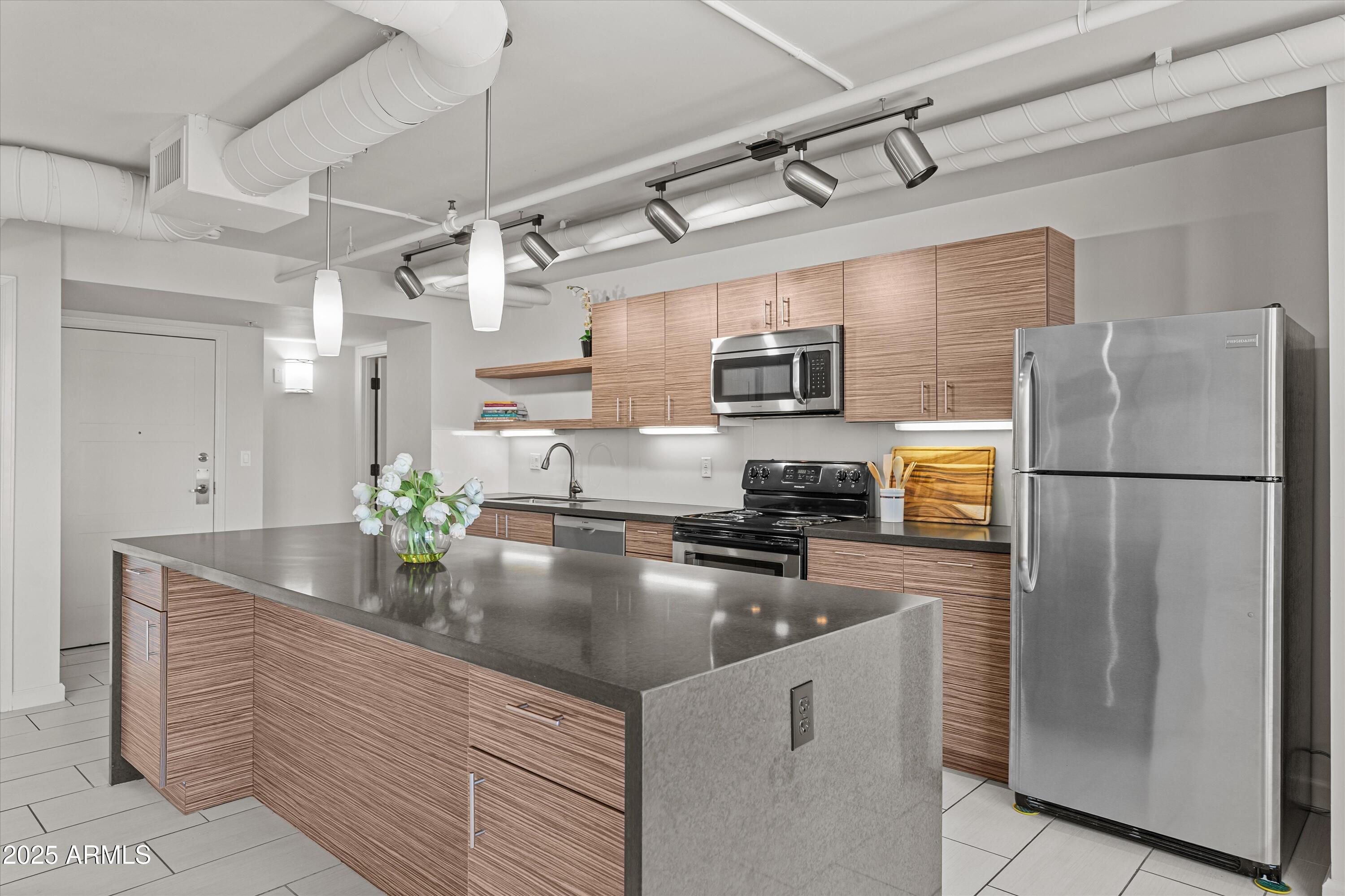 535 W THOMAS Road, 407