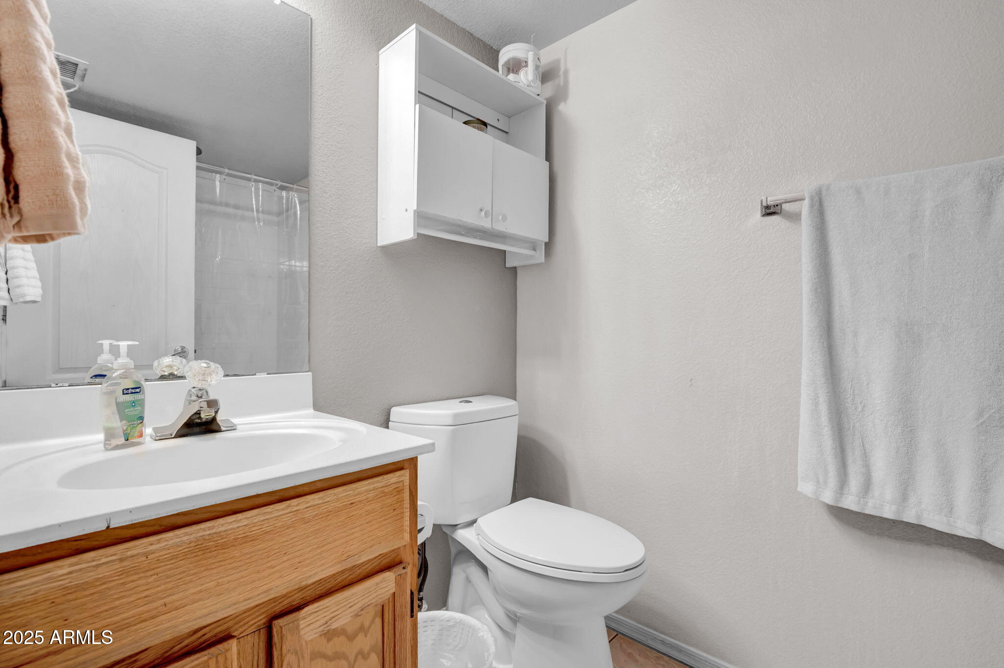 1949 E AIRE LIBRE Avenue