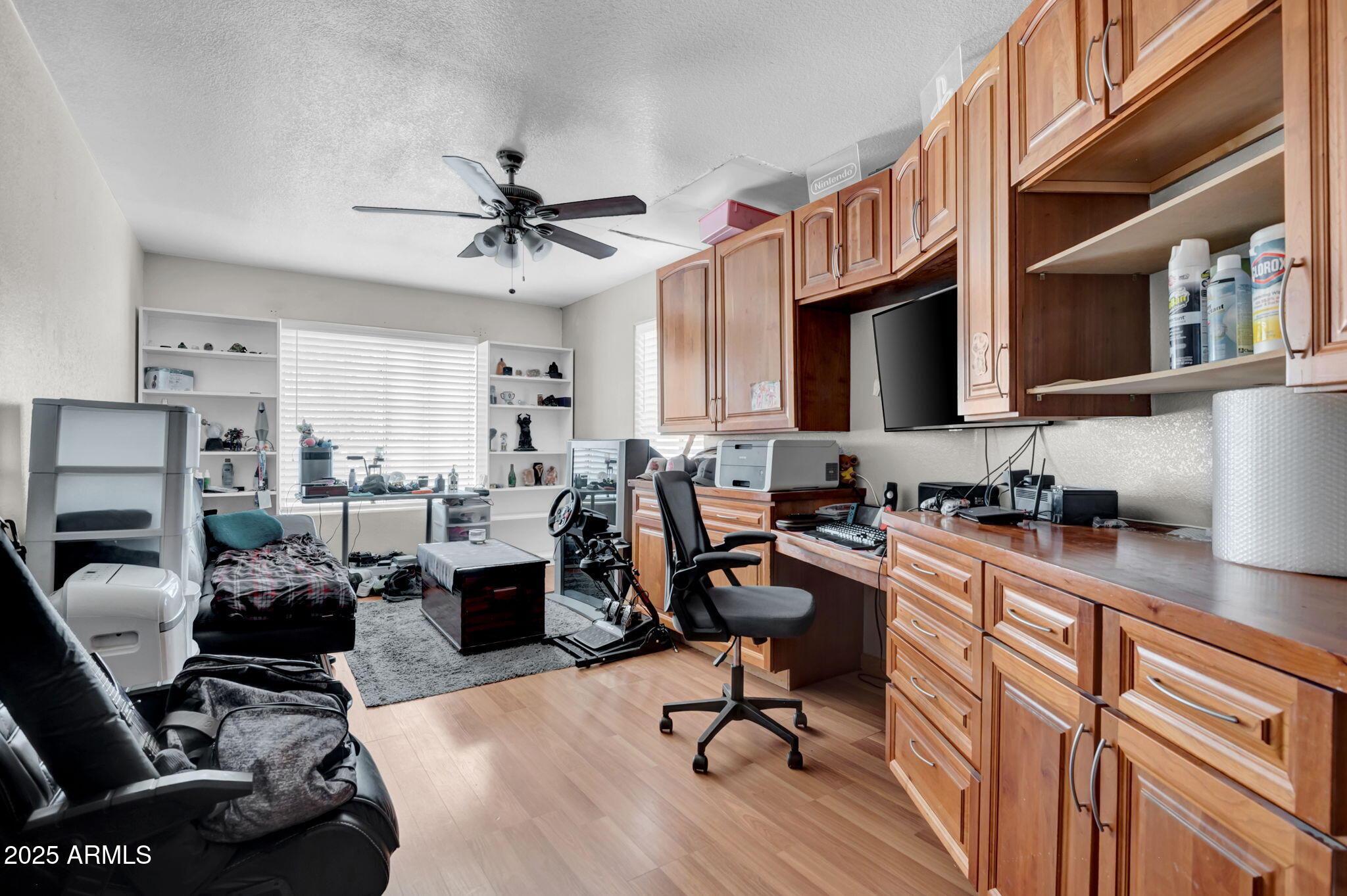 1949 E AIRE LIBRE Avenue