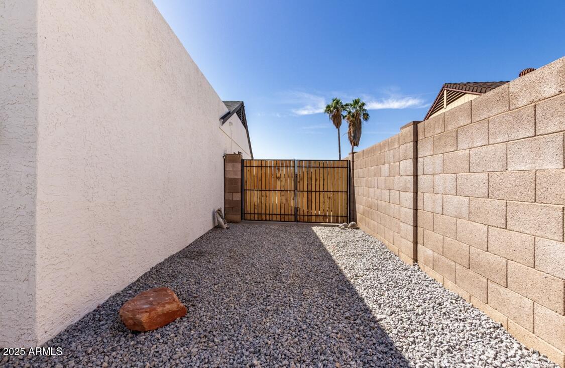 6726 W SUNNYSIDE Drive