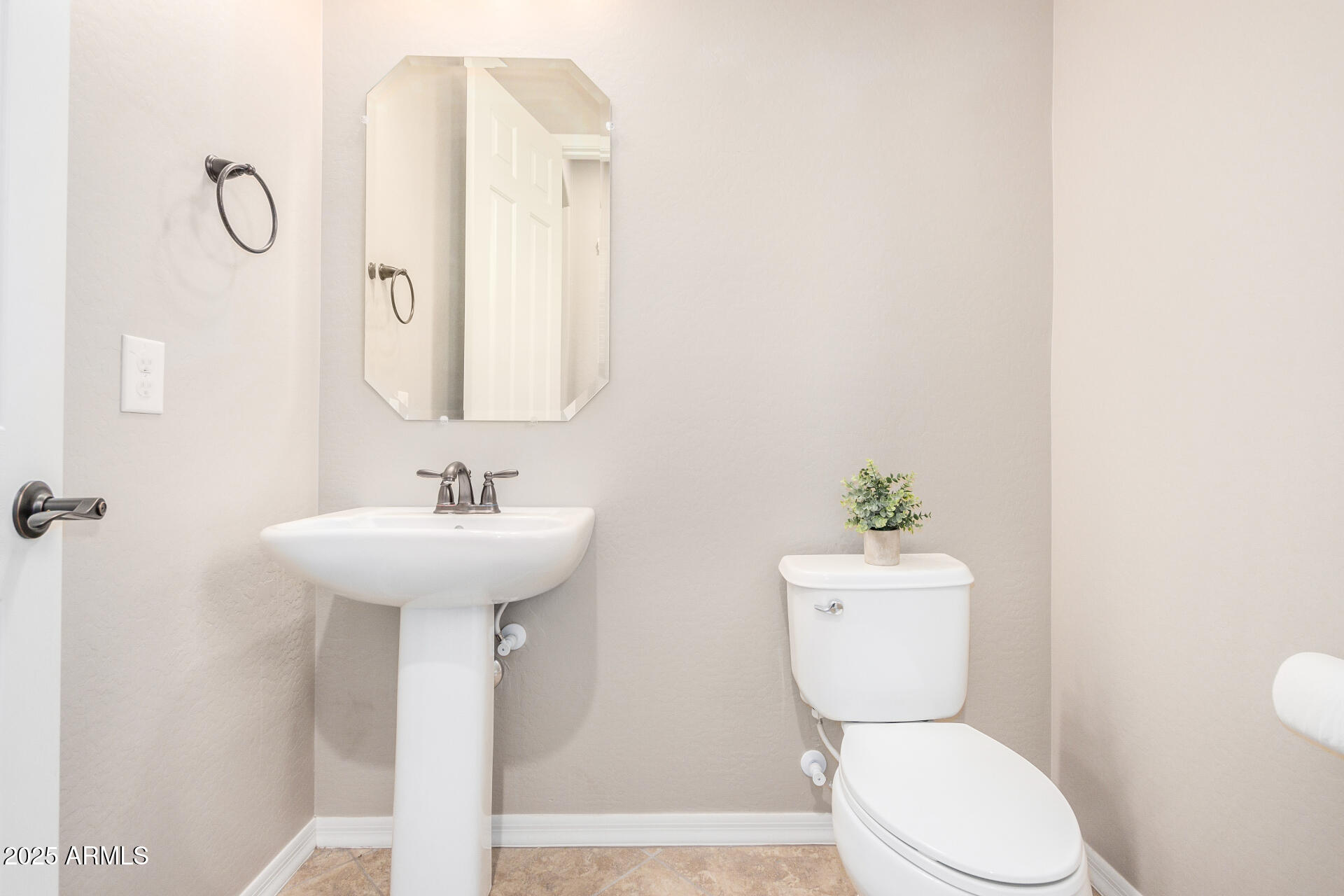 2576 E IRONSIDE Court