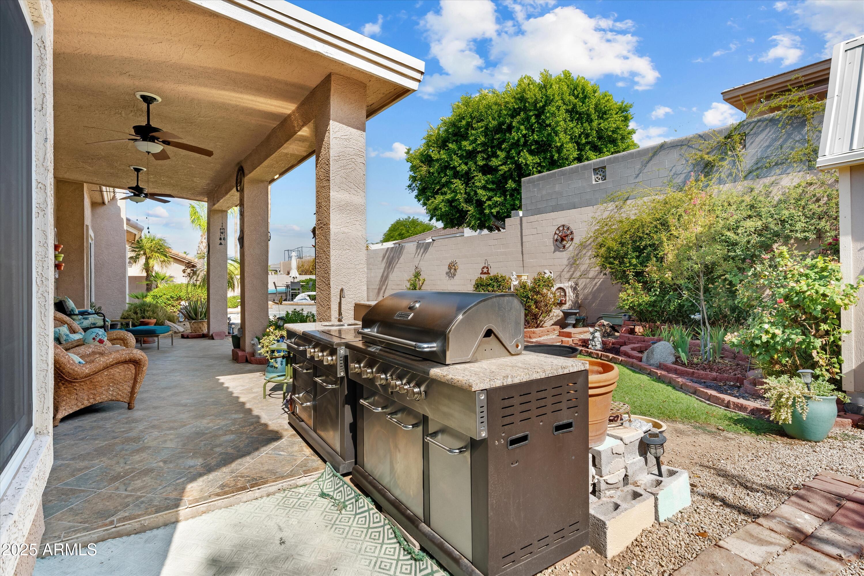 2715 E VISTA Drive