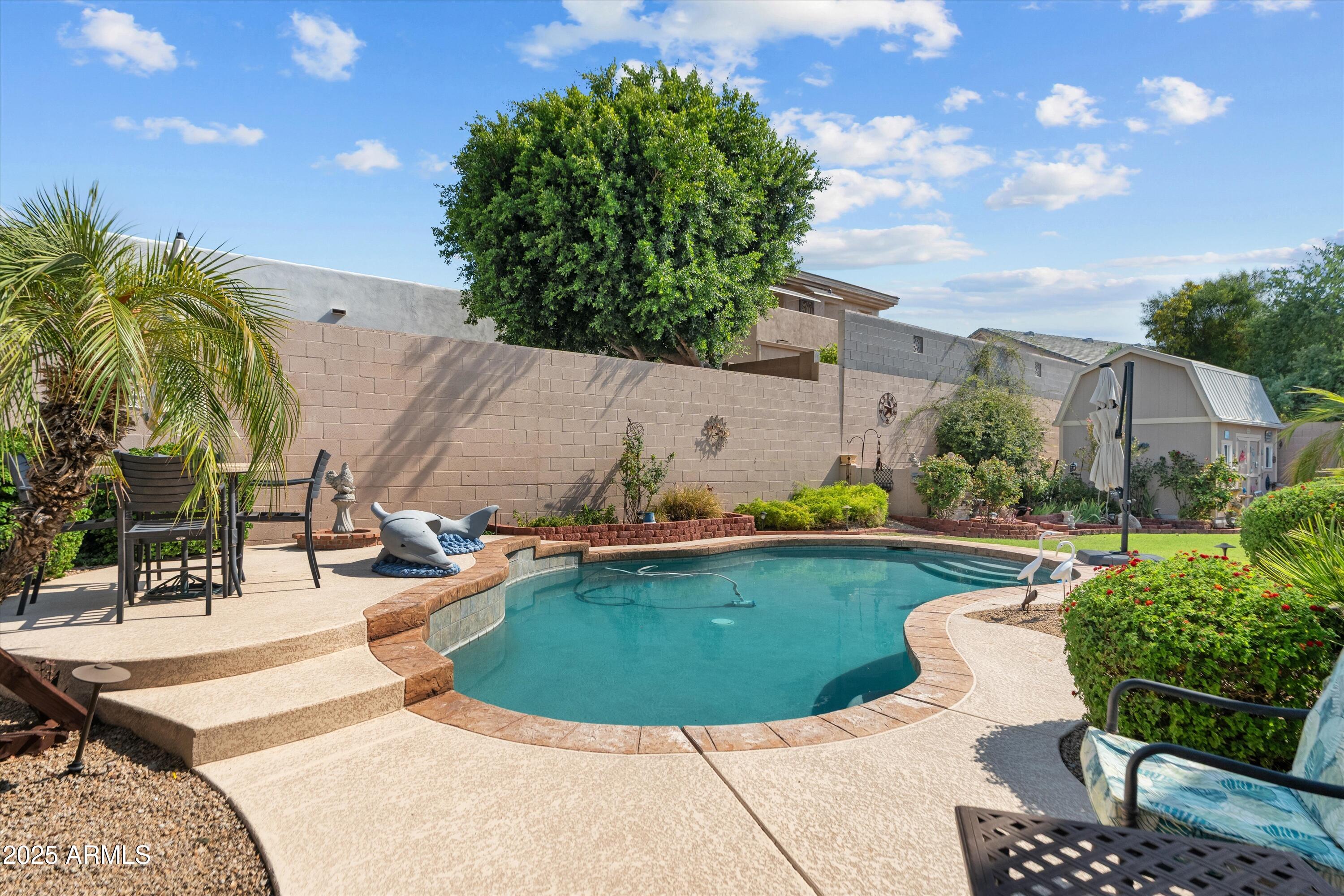 2715 E VISTA Drive