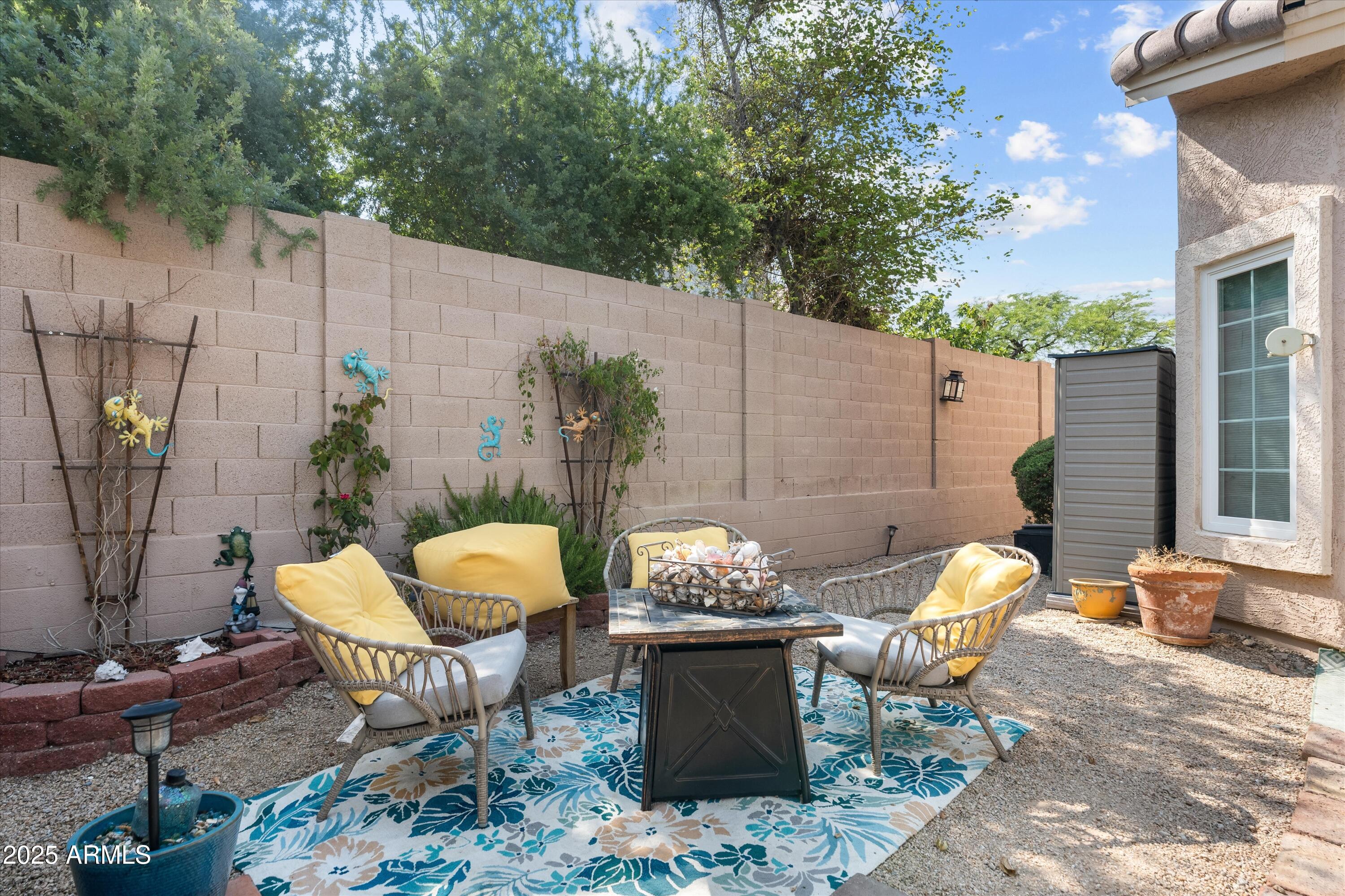 2715 E VISTA Drive