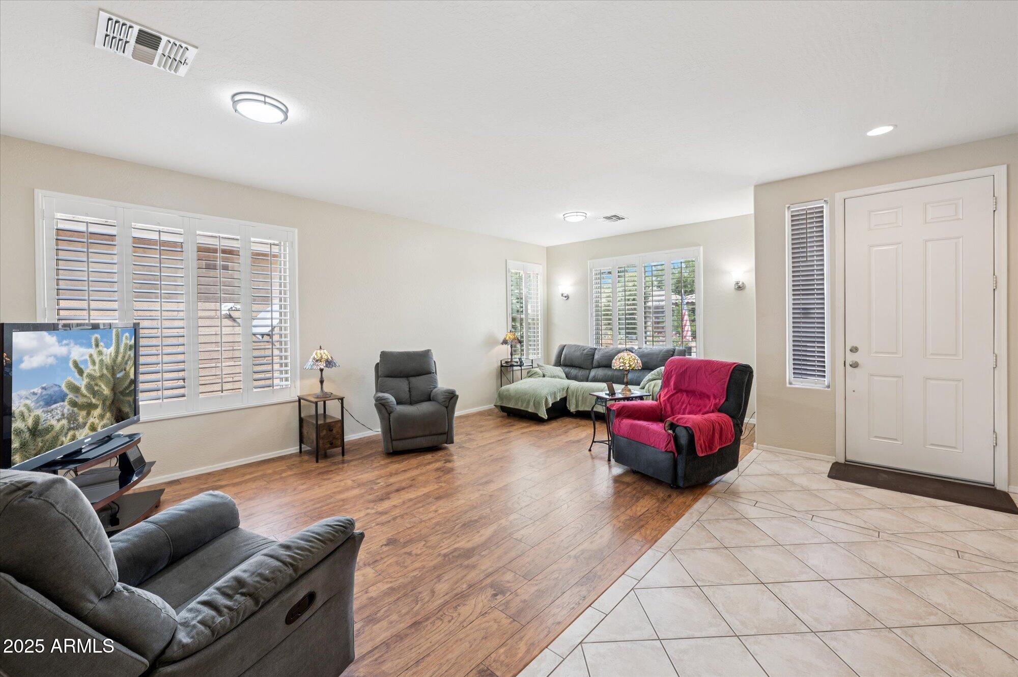 81 E ROCK WREN Drive