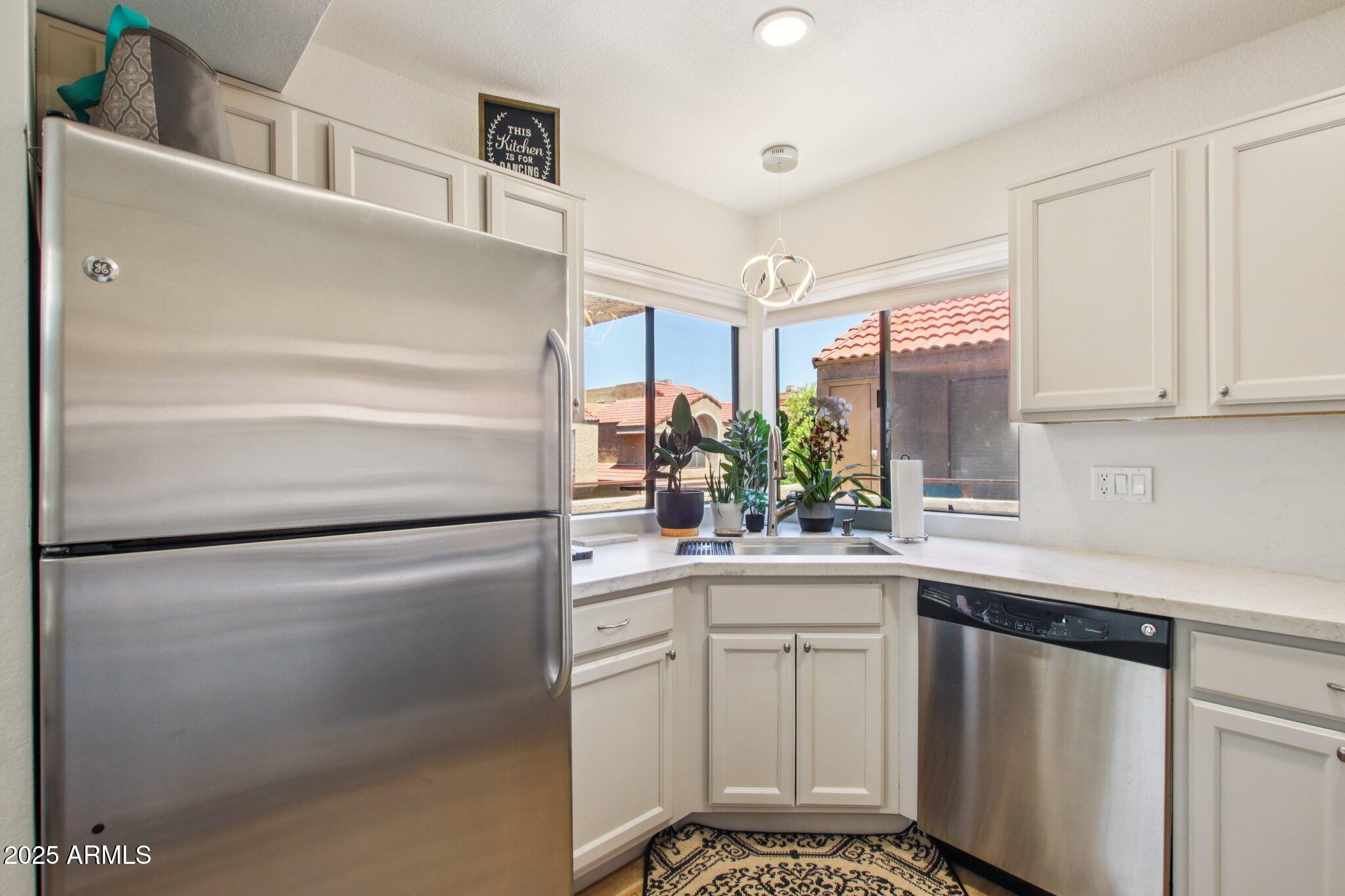 5122 E SHEA Boulevard, 2050