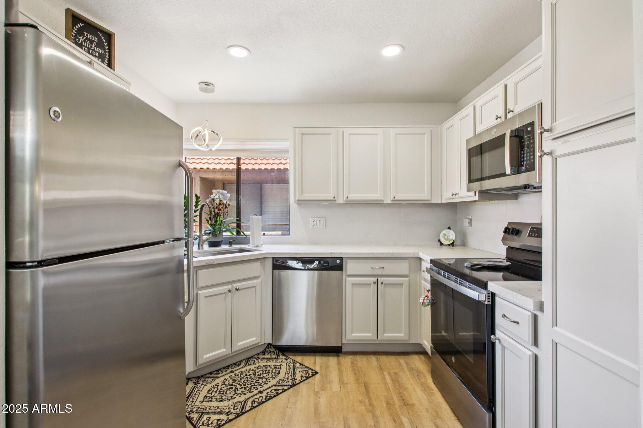 5122 E SHEA Boulevard, 2050