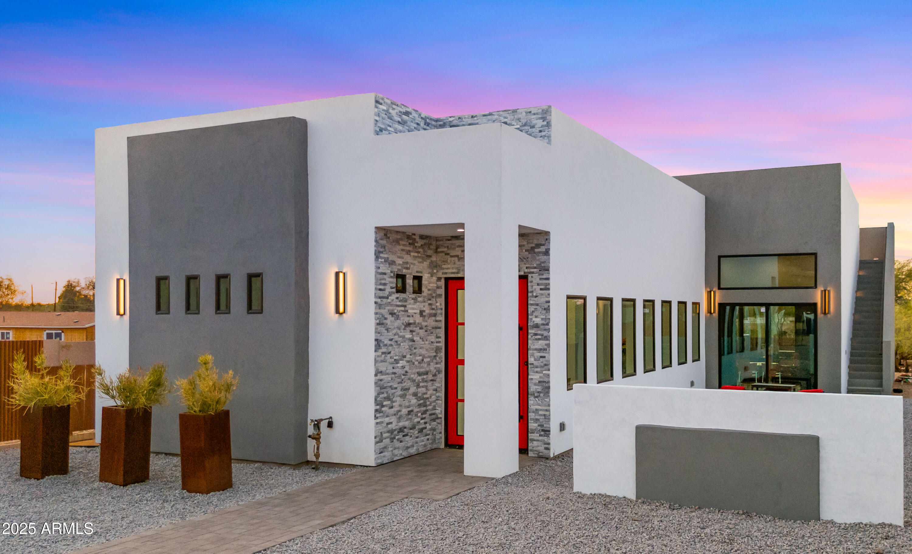 2940 E SOUTH MOUNTAIN Avenue