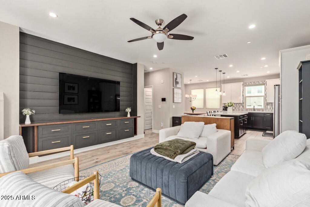 820 N 8TH Avenue, 14