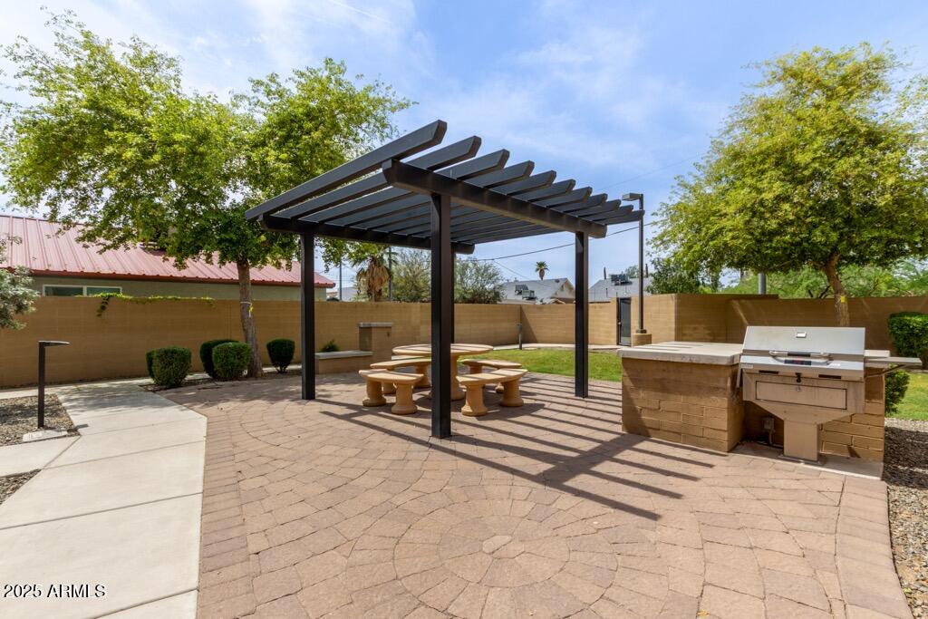 820 N 8TH Avenue, 14