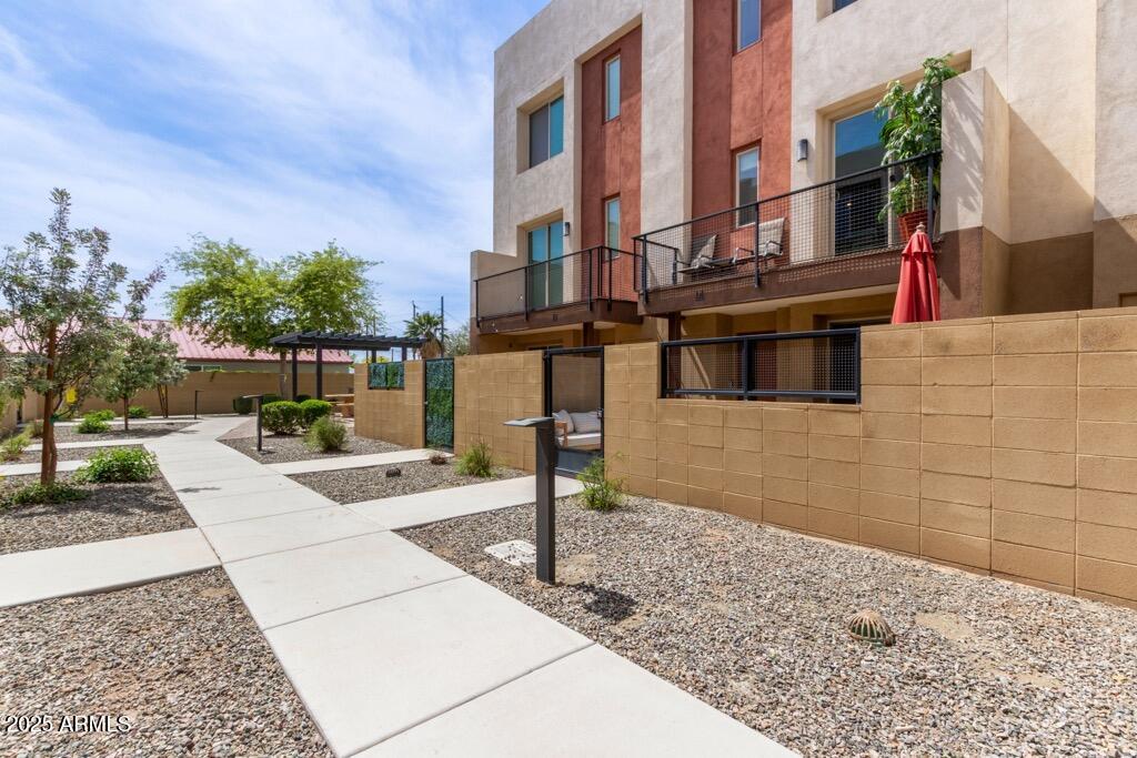 820 N 8TH Avenue, 14