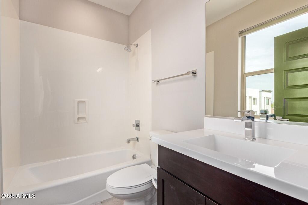 820 N 8TH Avenue, 14