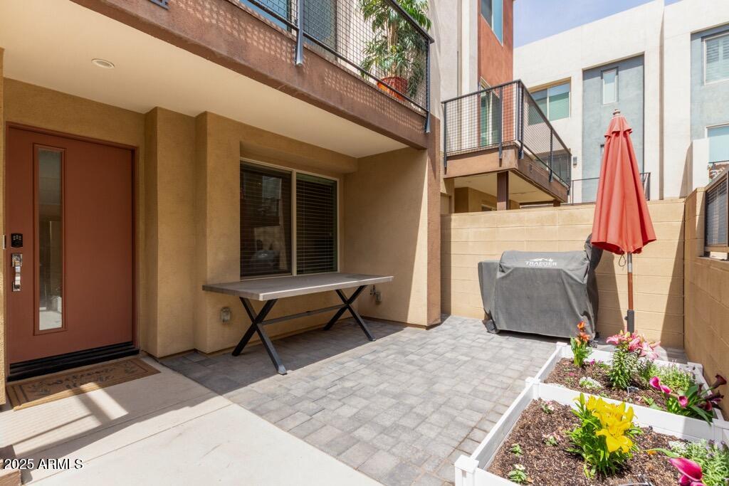 820 N 8TH Avenue, 14