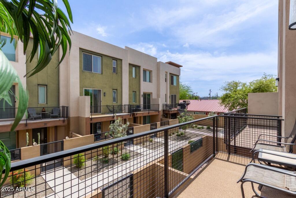 820 N 8TH Avenue, 14