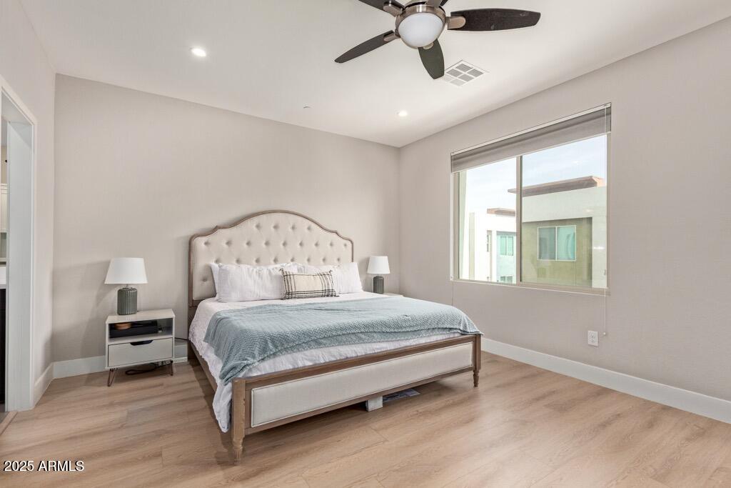 820 N 8TH Avenue, 14