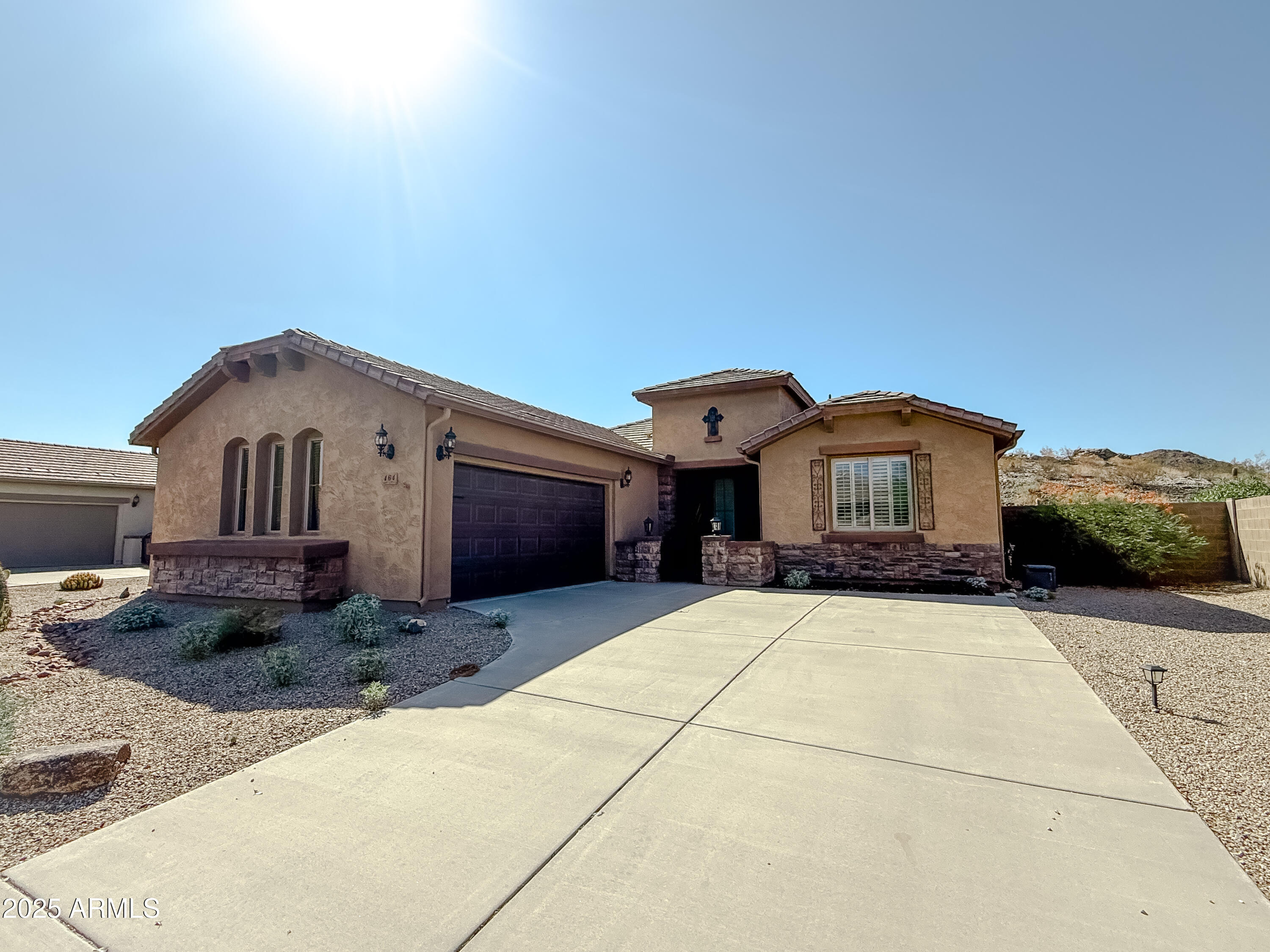 464 W BISMARK Street