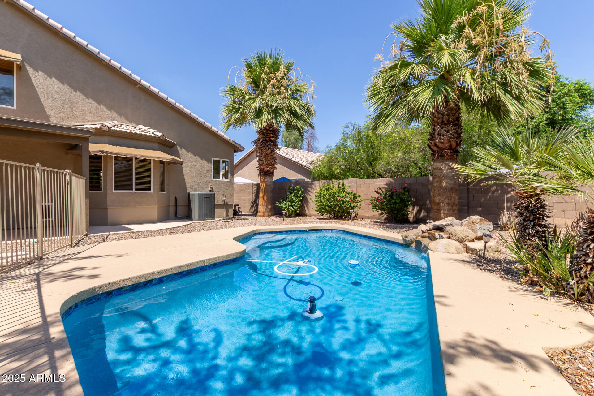233 W BAYLOR Lane