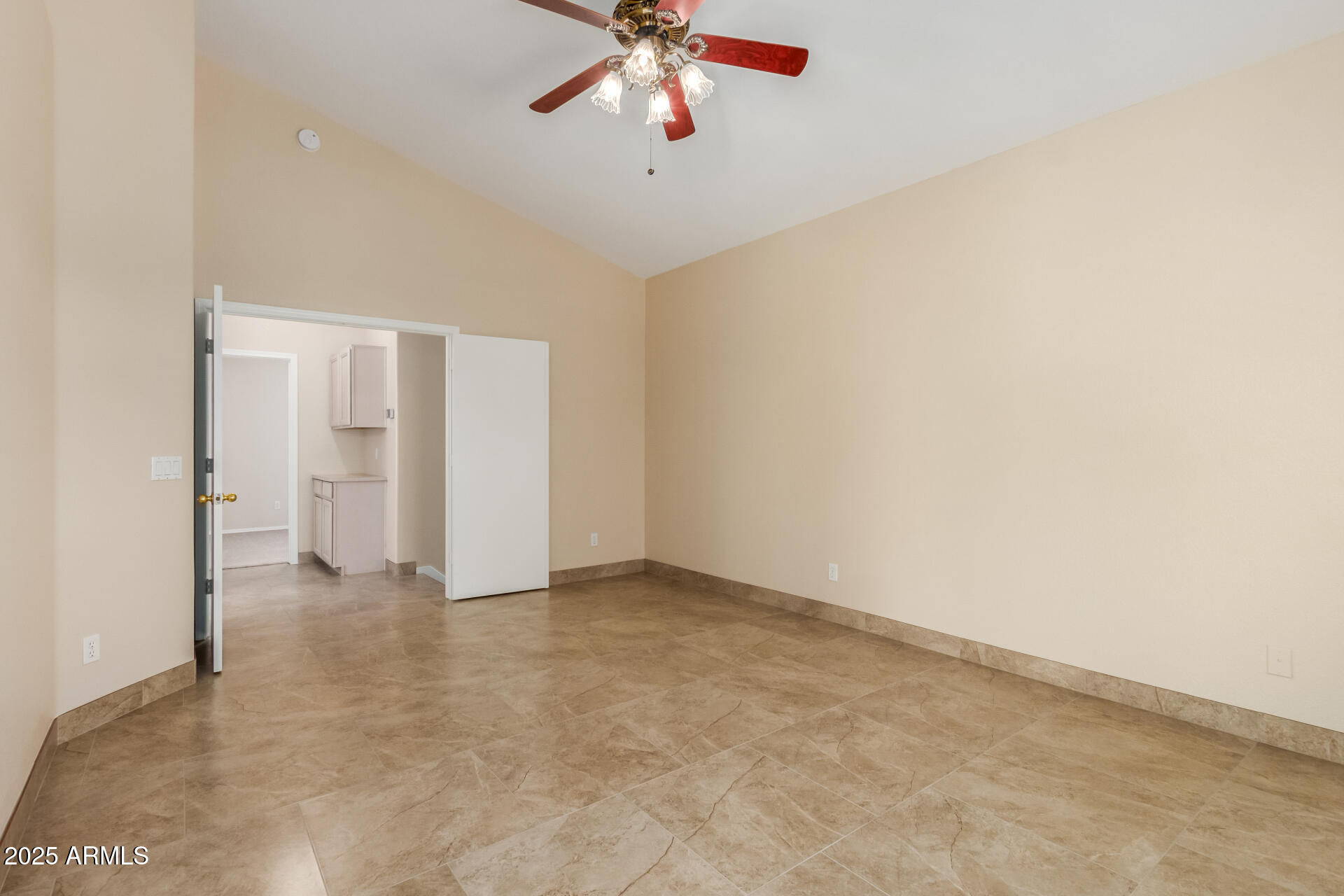 233 W BAYLOR Lane