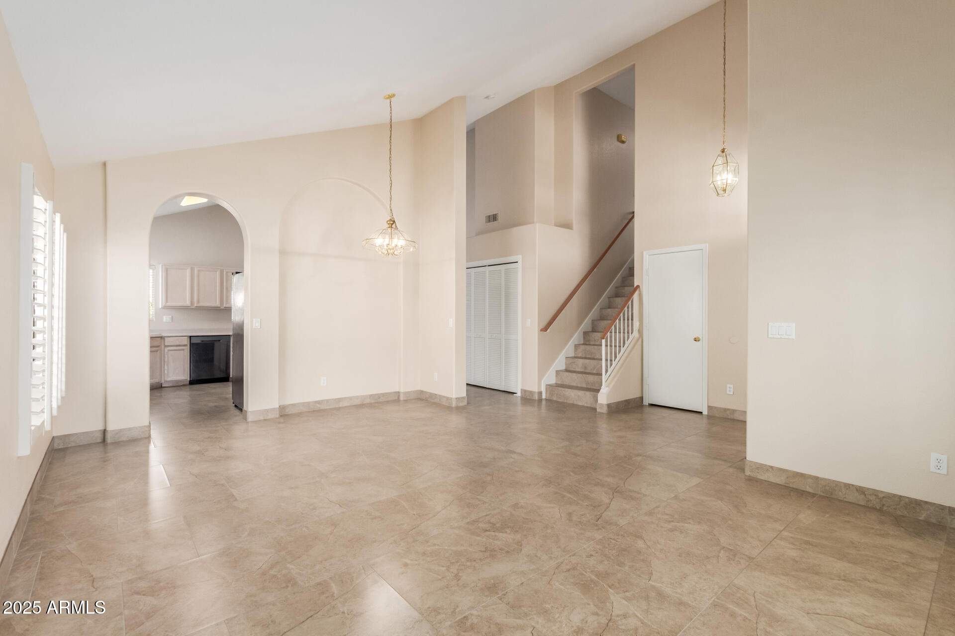 233 W BAYLOR Lane