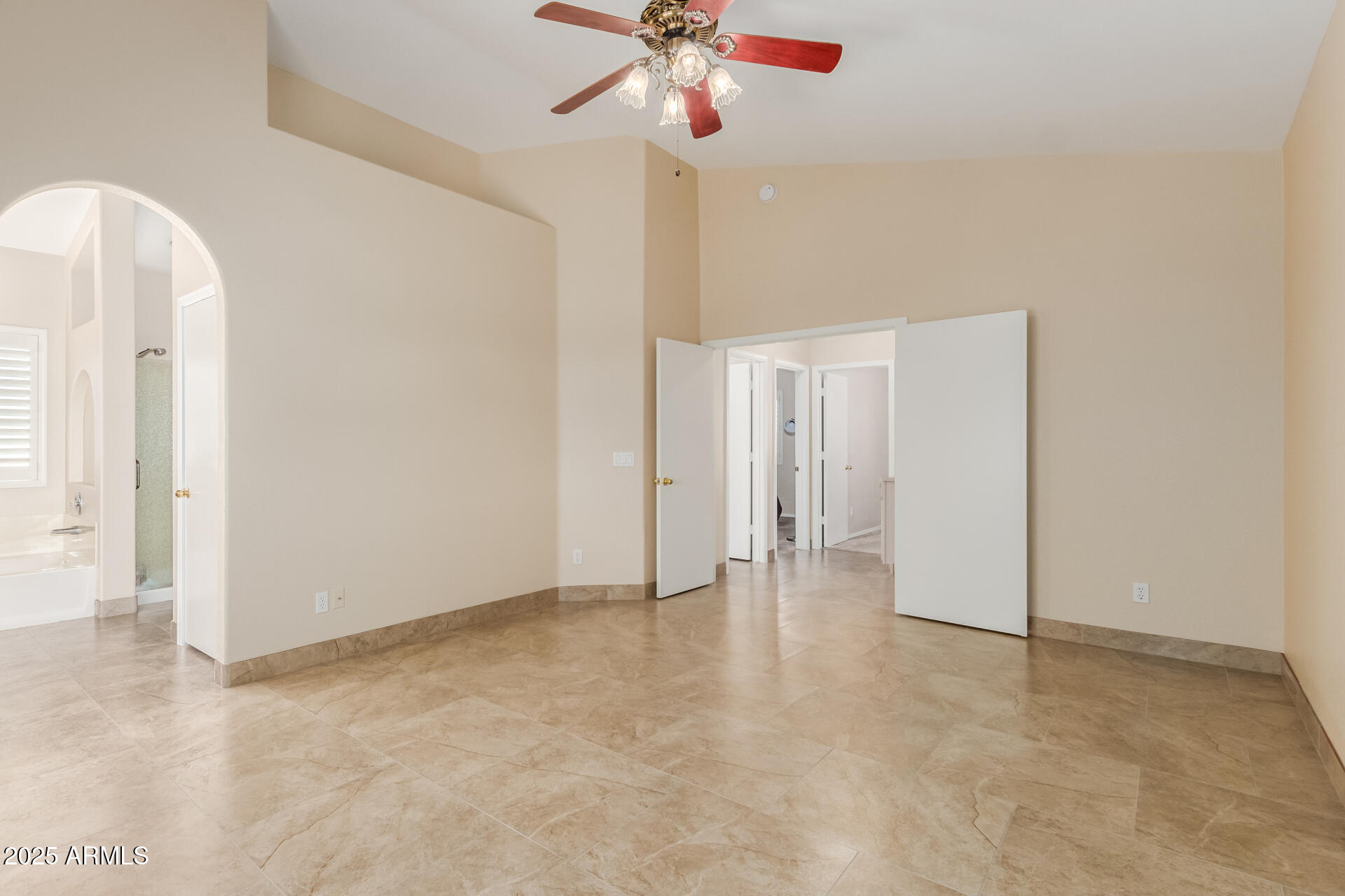 233 W BAYLOR Lane