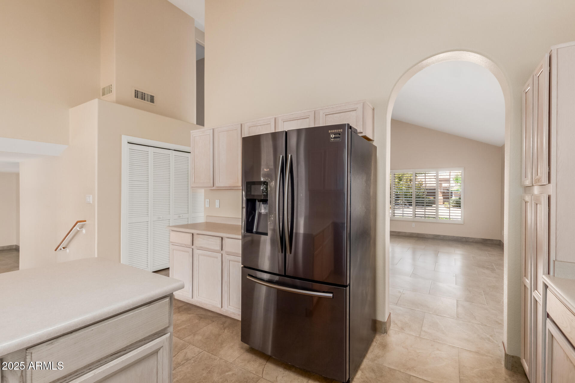 233 W BAYLOR Lane
