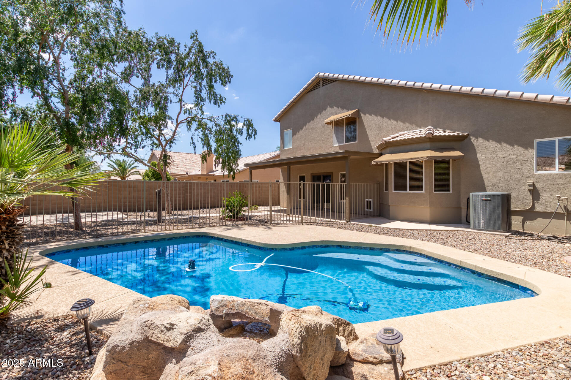 233 W BAYLOR Lane