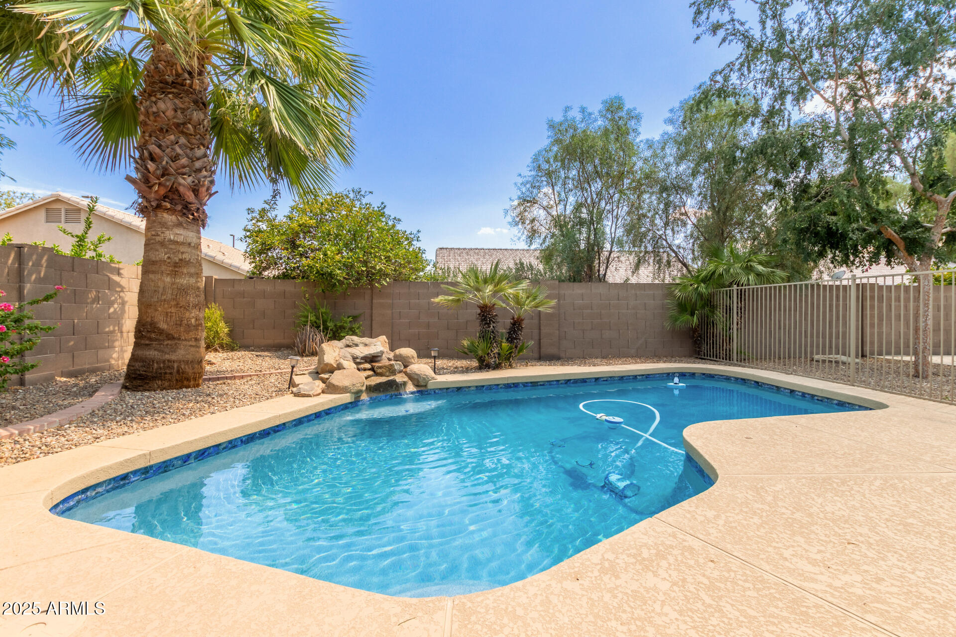 233 W BAYLOR Lane