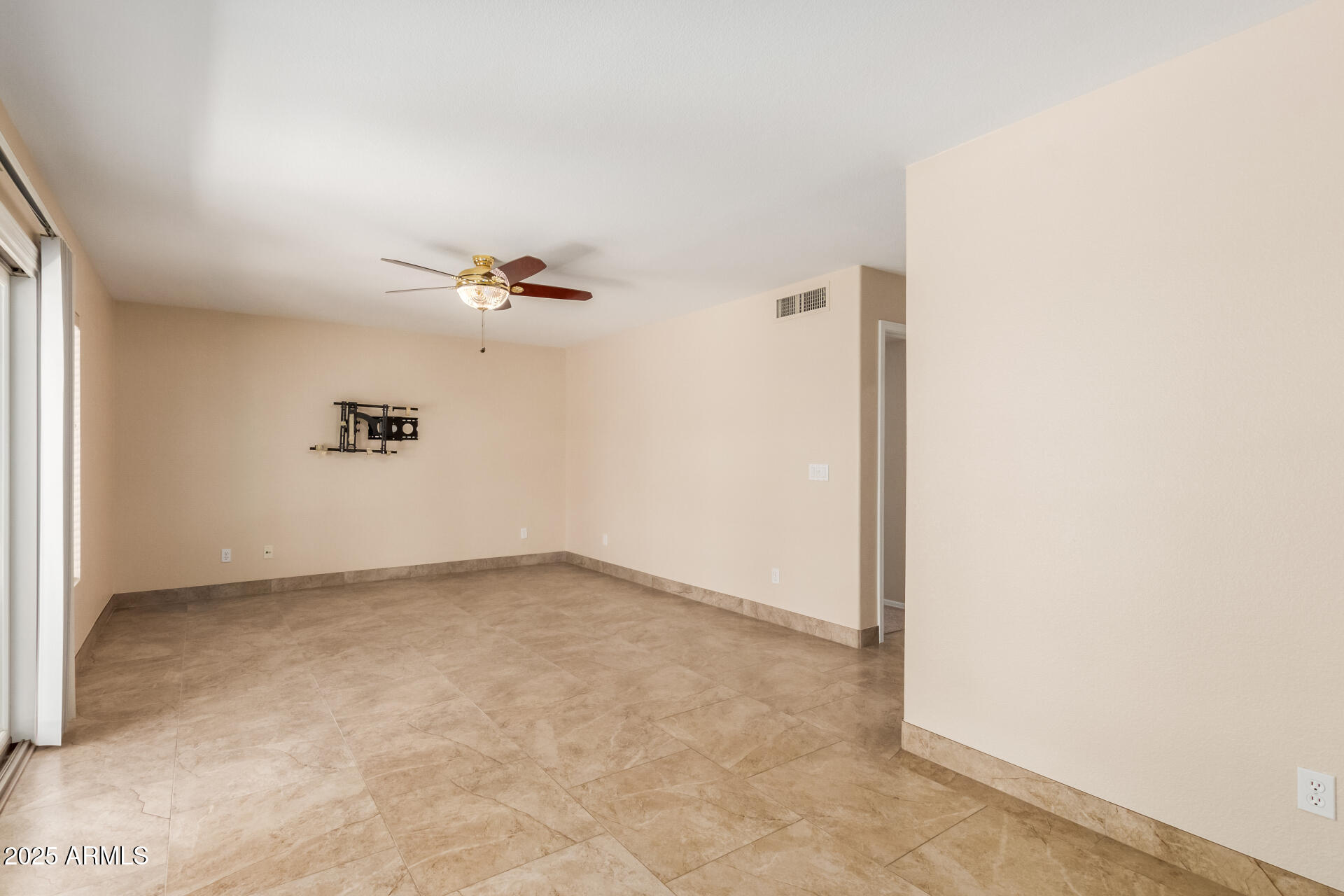 233 W BAYLOR Lane