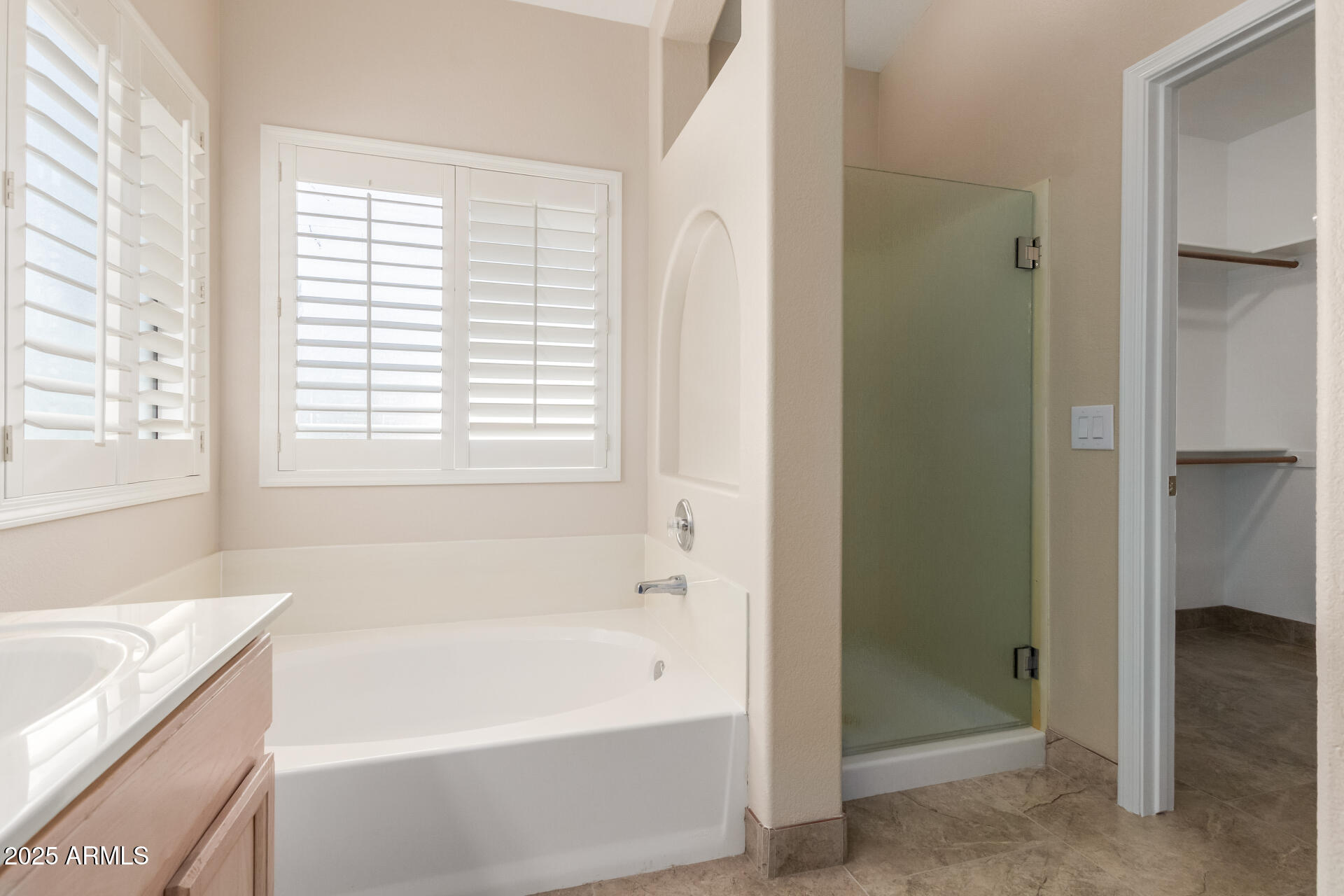 233 W BAYLOR Lane