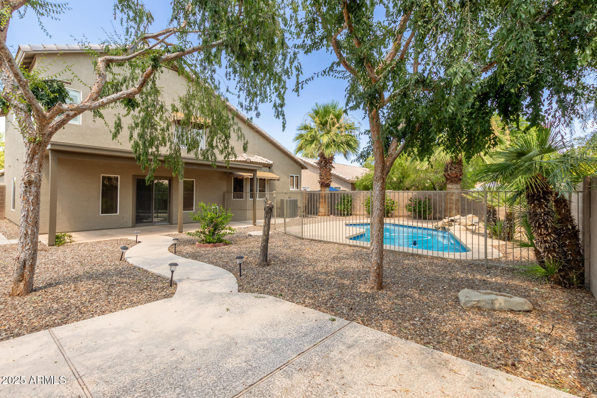 233 W BAYLOR Lane