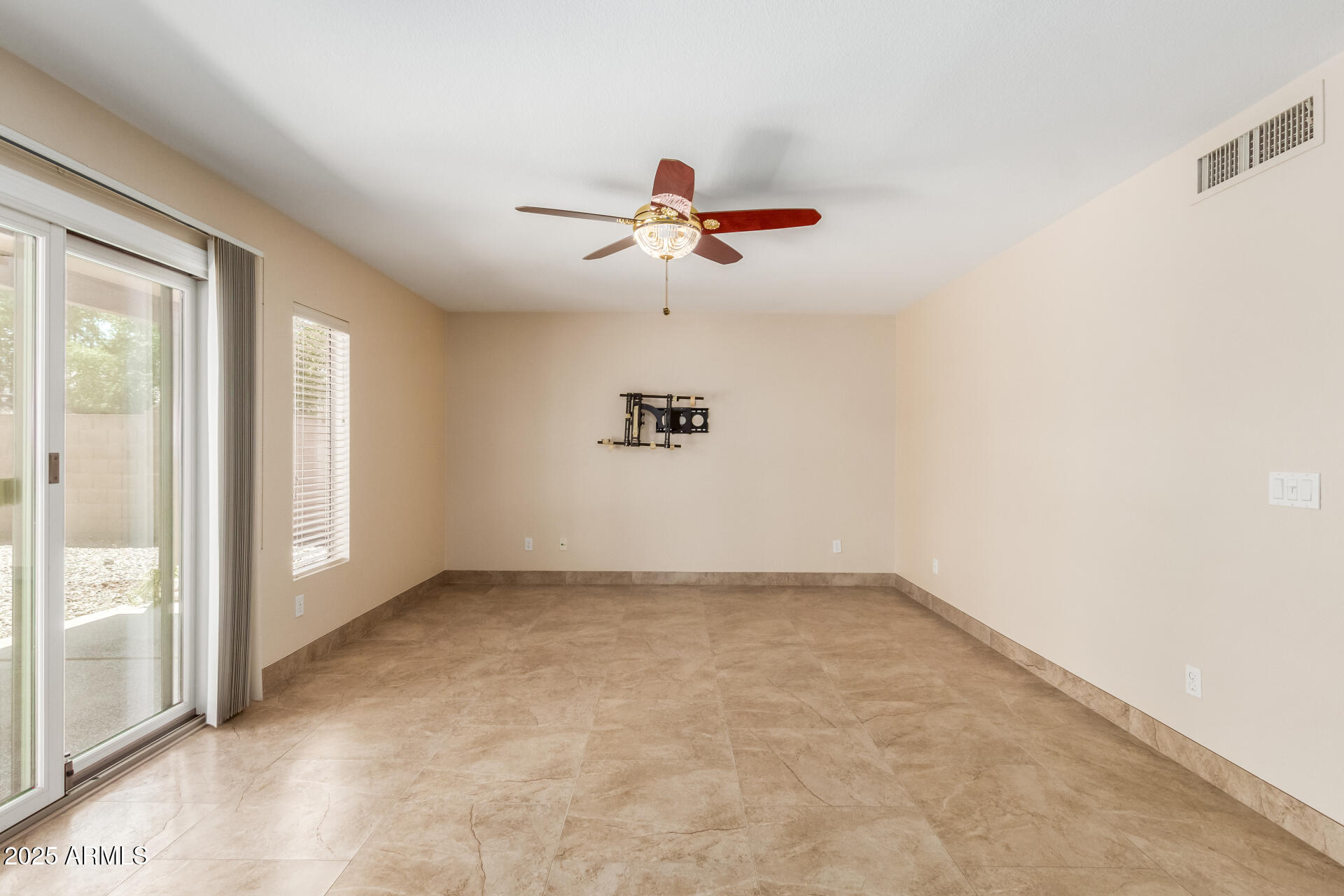 233 W BAYLOR Lane