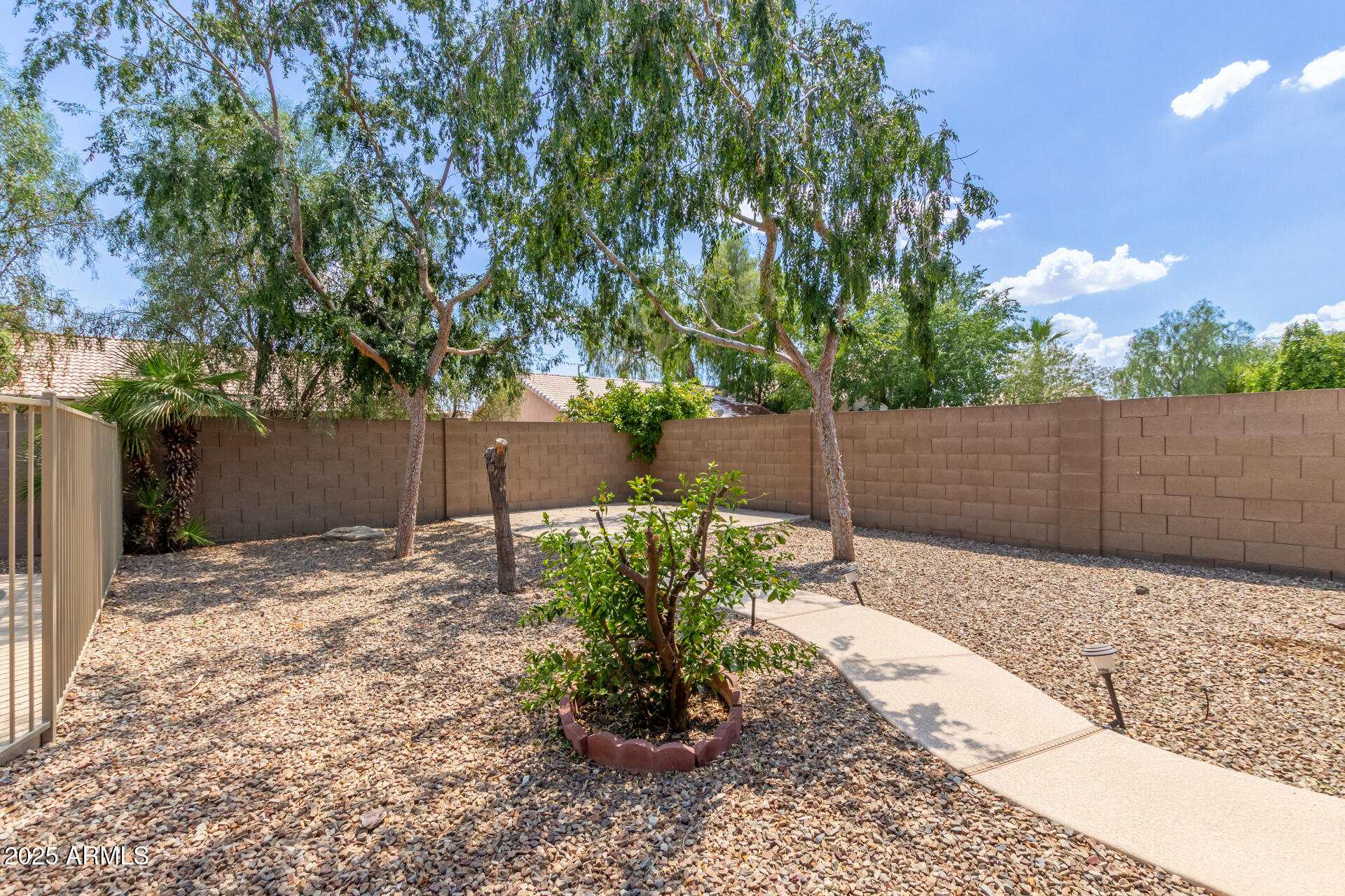 233 W BAYLOR Lane