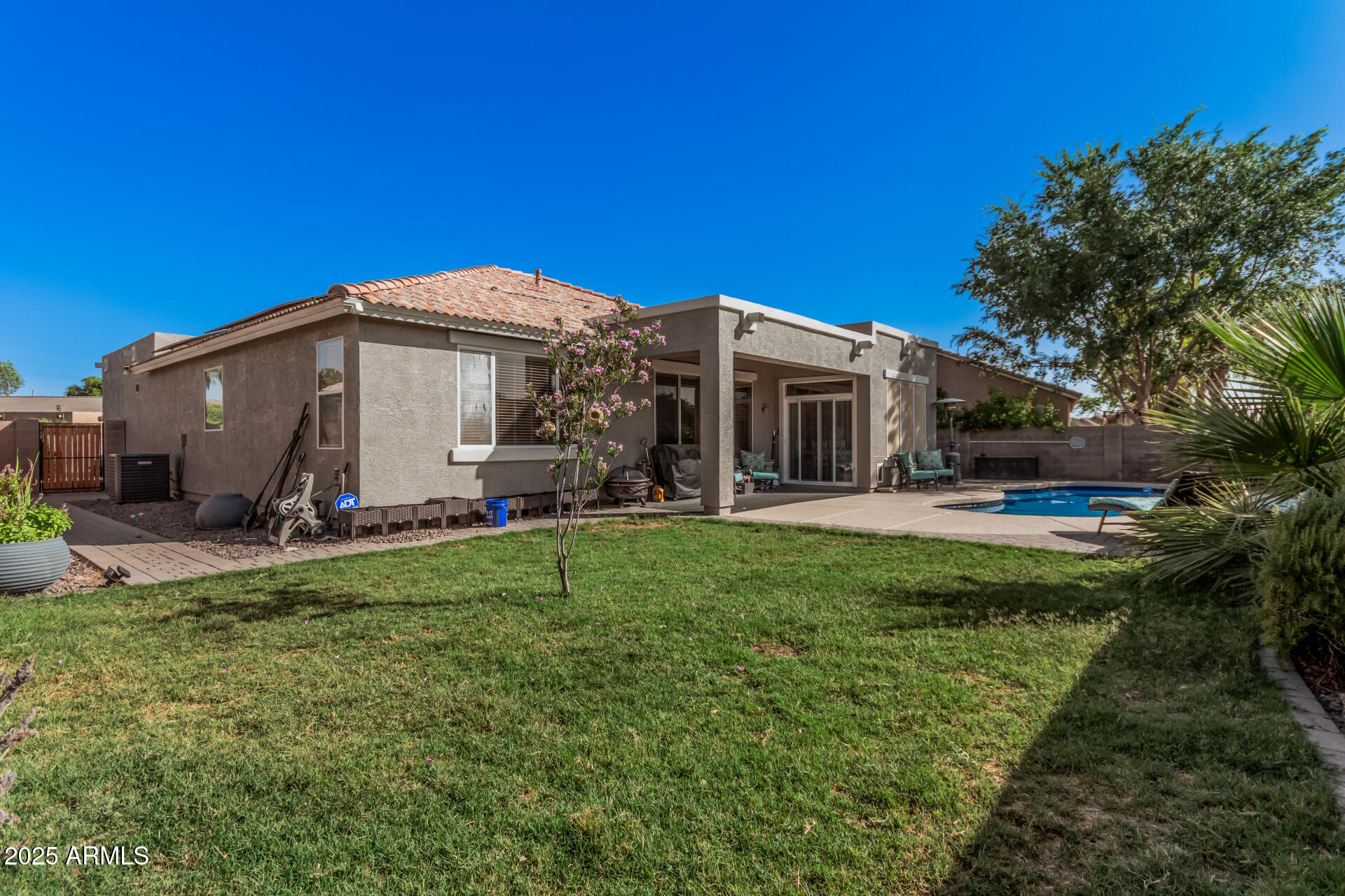 3904 S SINOVA Avenue