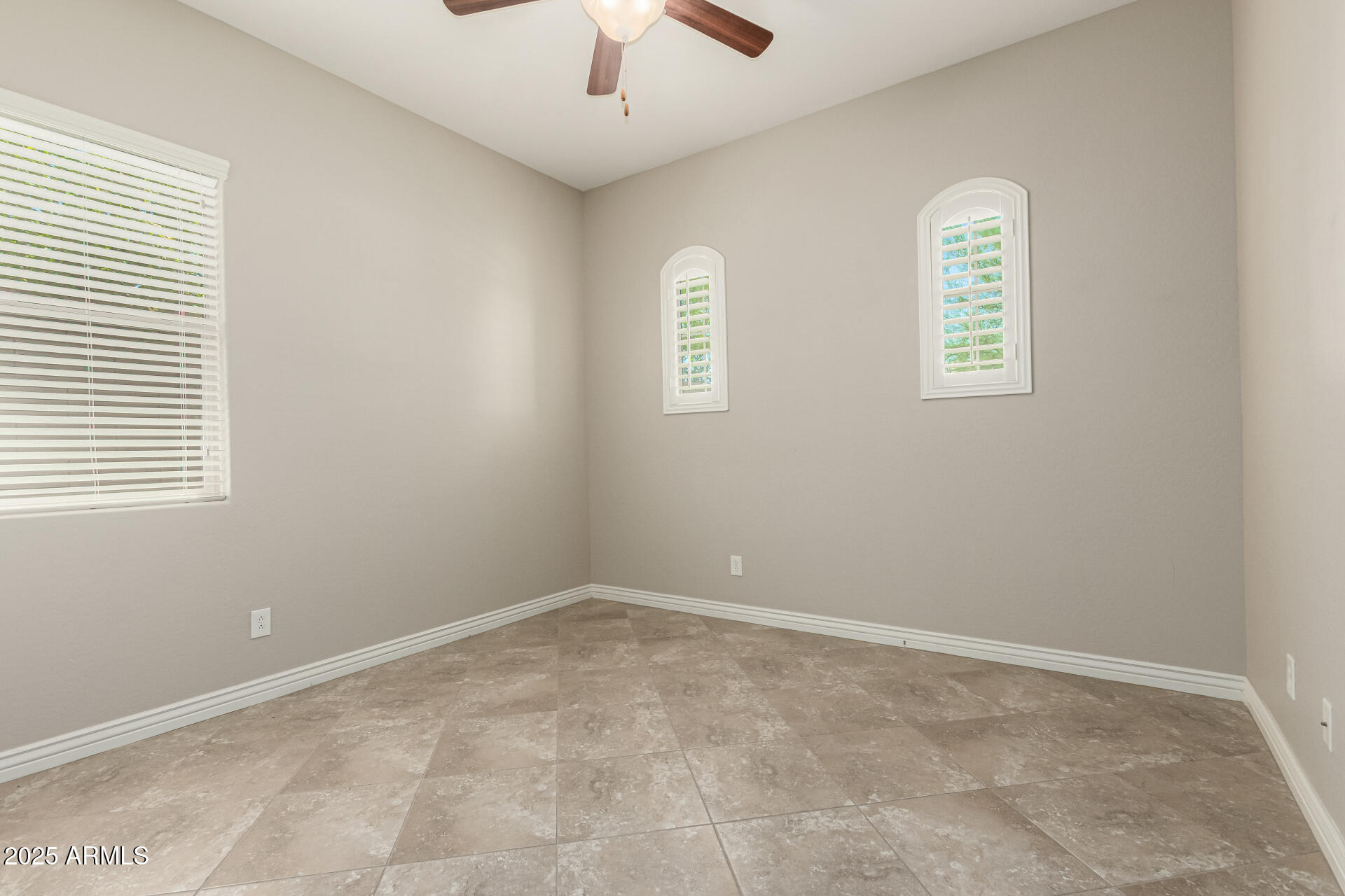 10742 E SIMONE Avenue