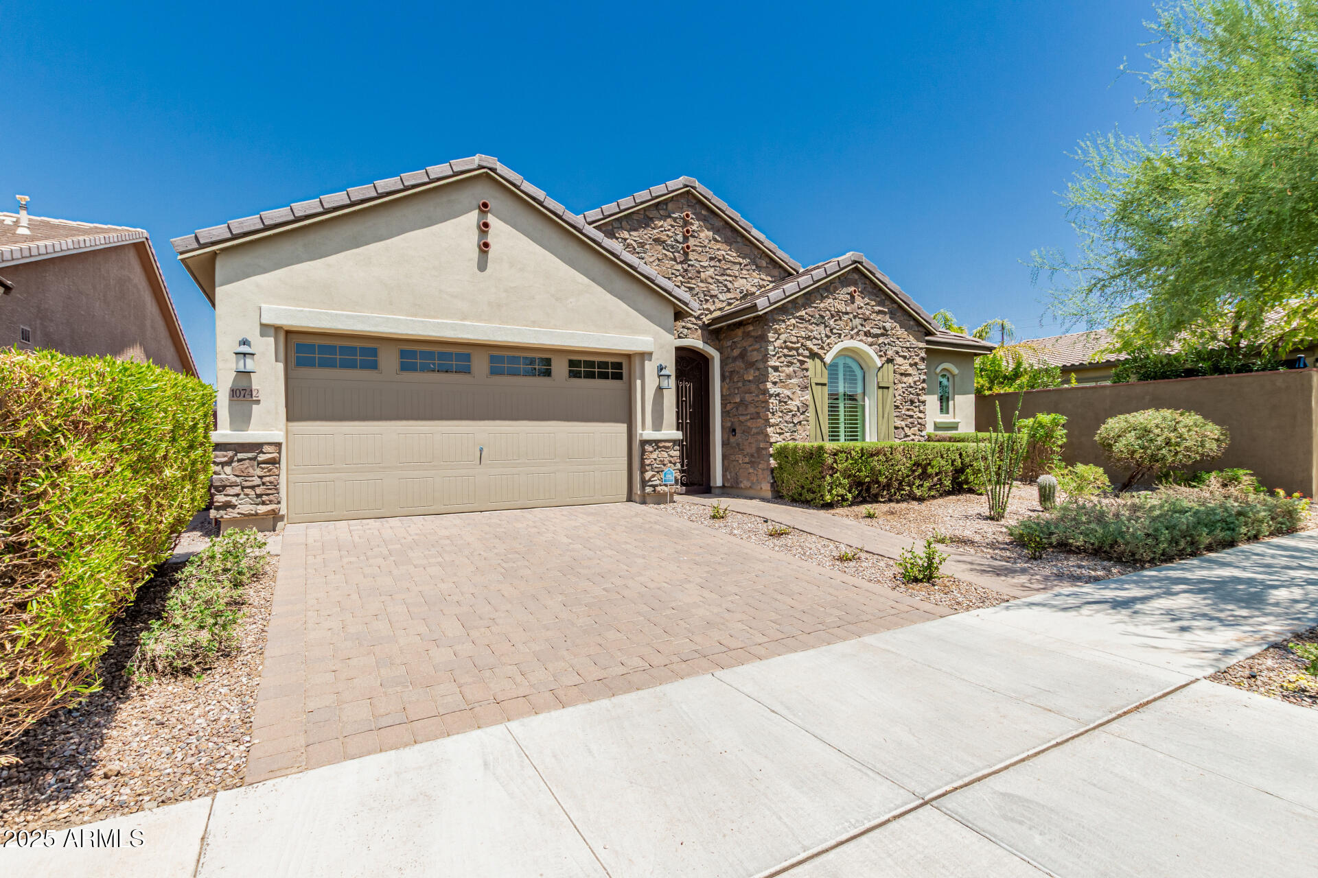 10742 E SIMONE Avenue