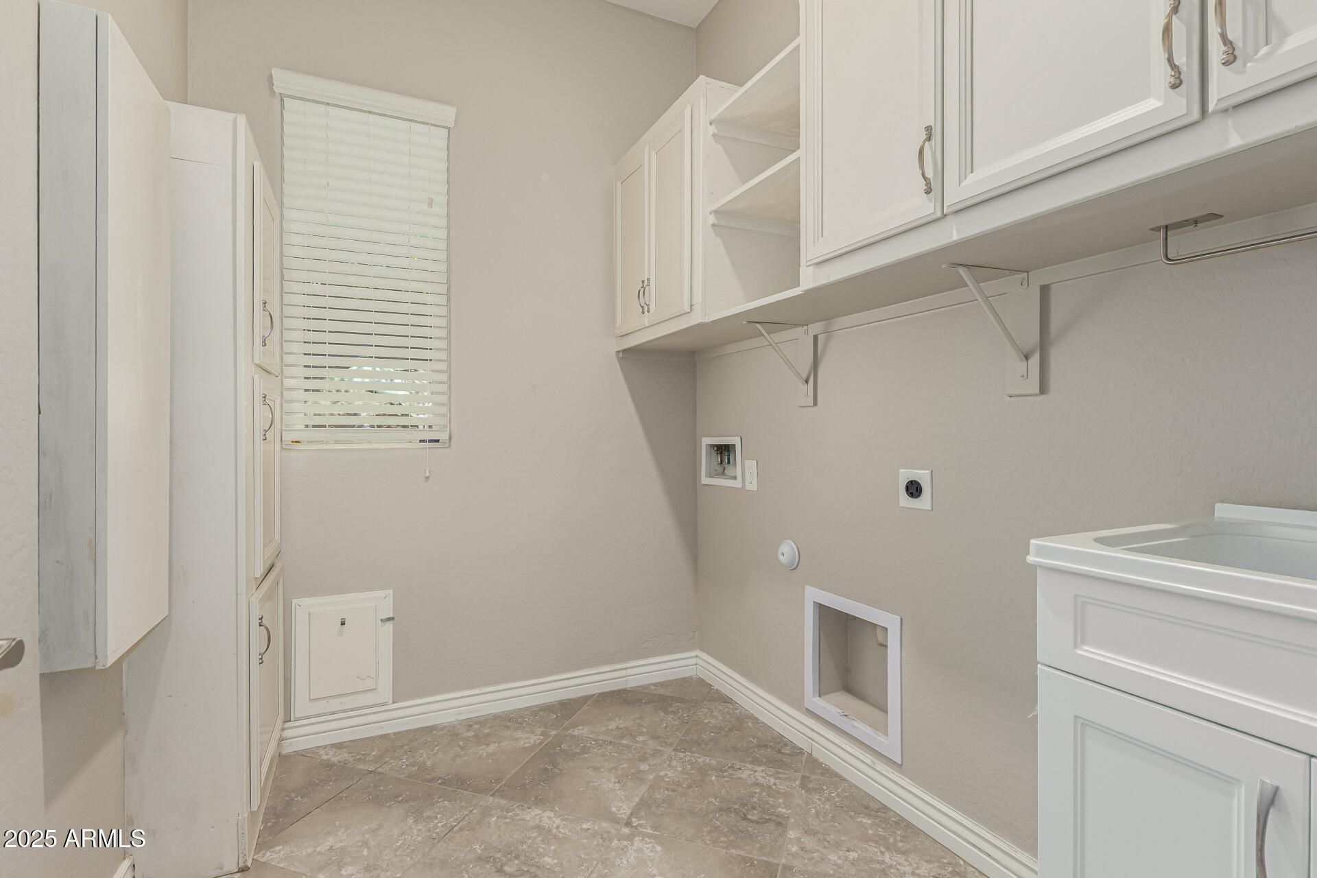 10742 E SIMONE Avenue